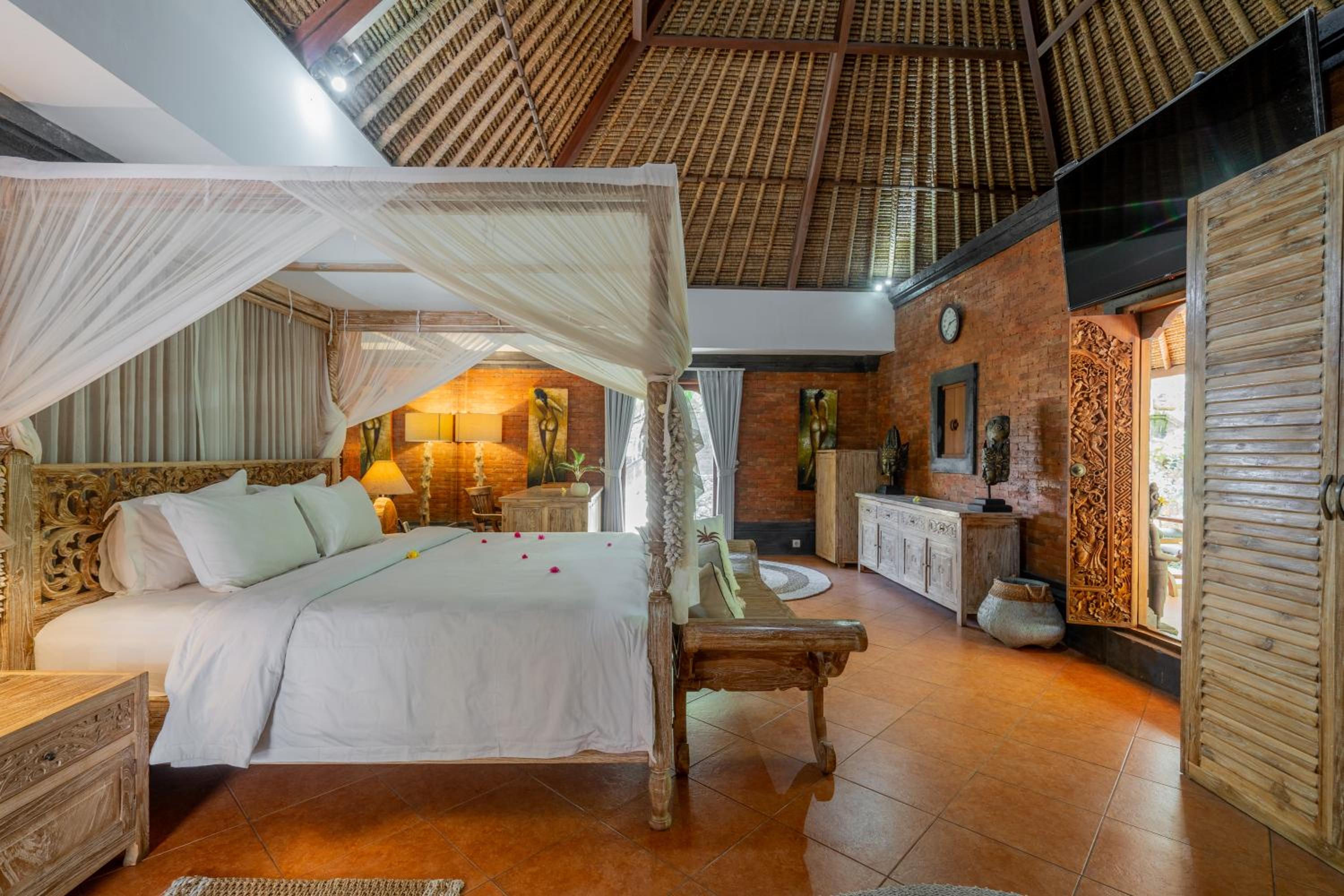 The Laras - Spacious 3BR Authentic Balinese Villa