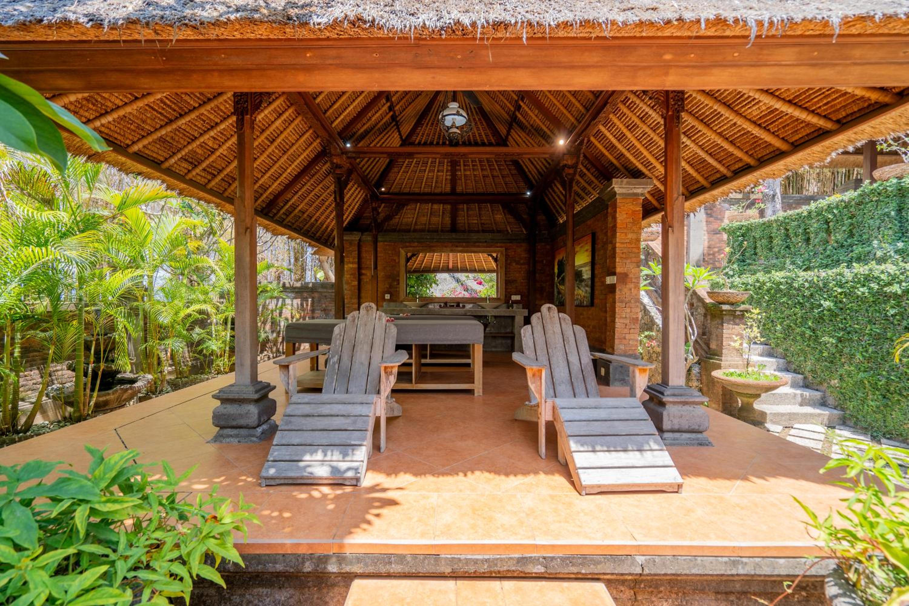 The Laras - Spacious 3BR Authentic Balinese Villa