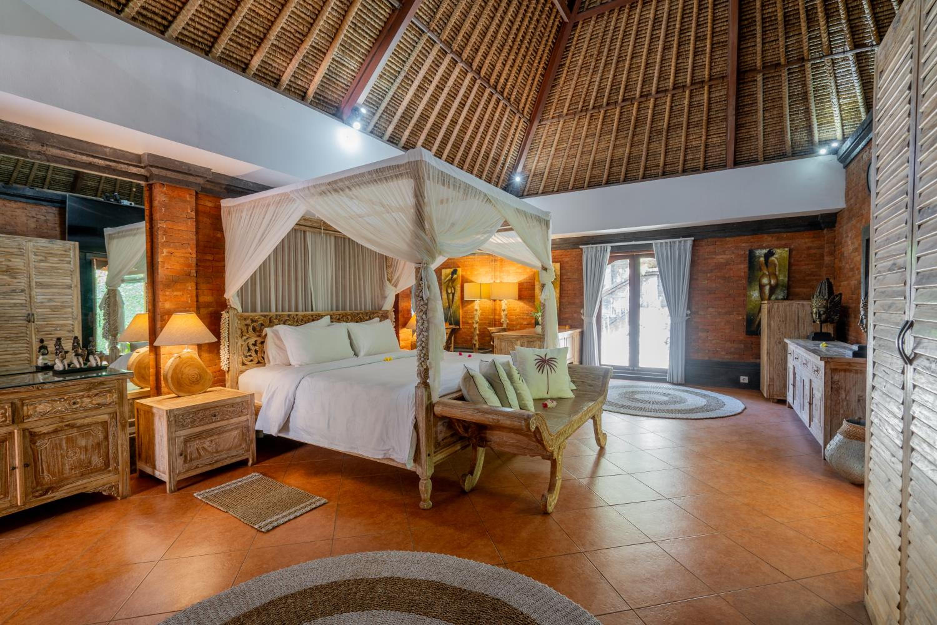 The Laras - Spacious 3BR Authentic Balinese Villa