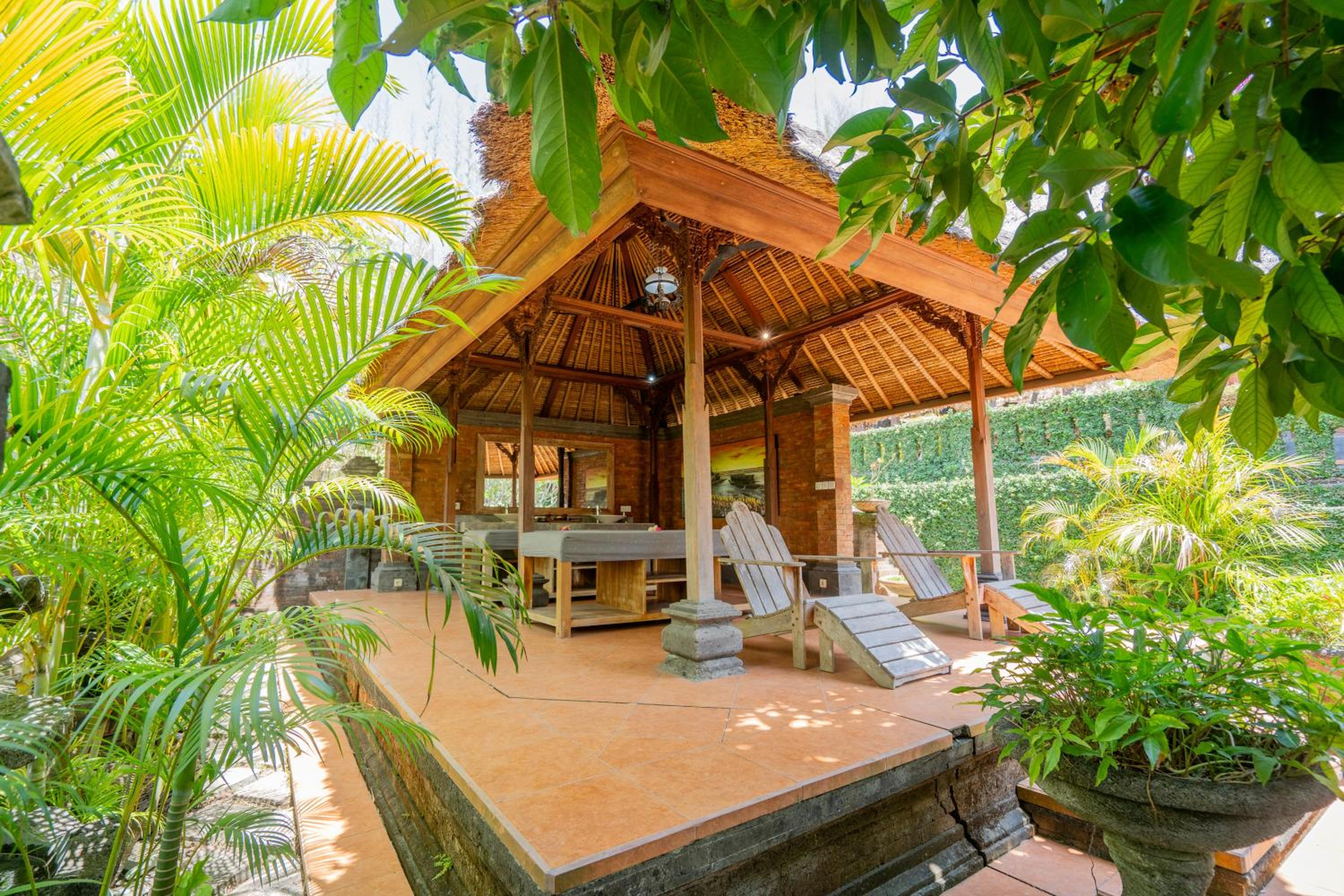 The Laras - Spacious 3BR Authentic Balinese Villa