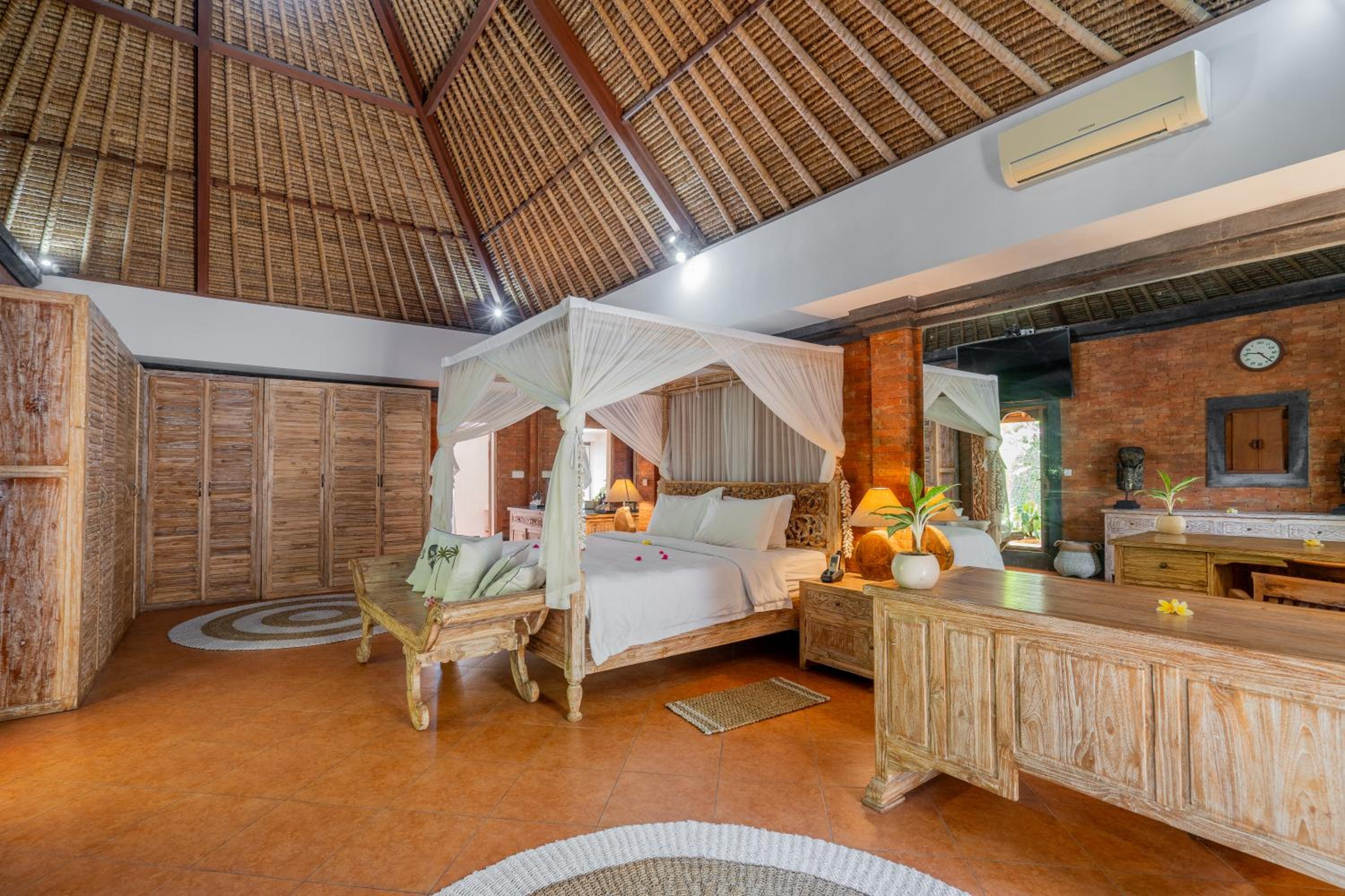 The Laras - Spacious 3BR Authentic Balinese Villa