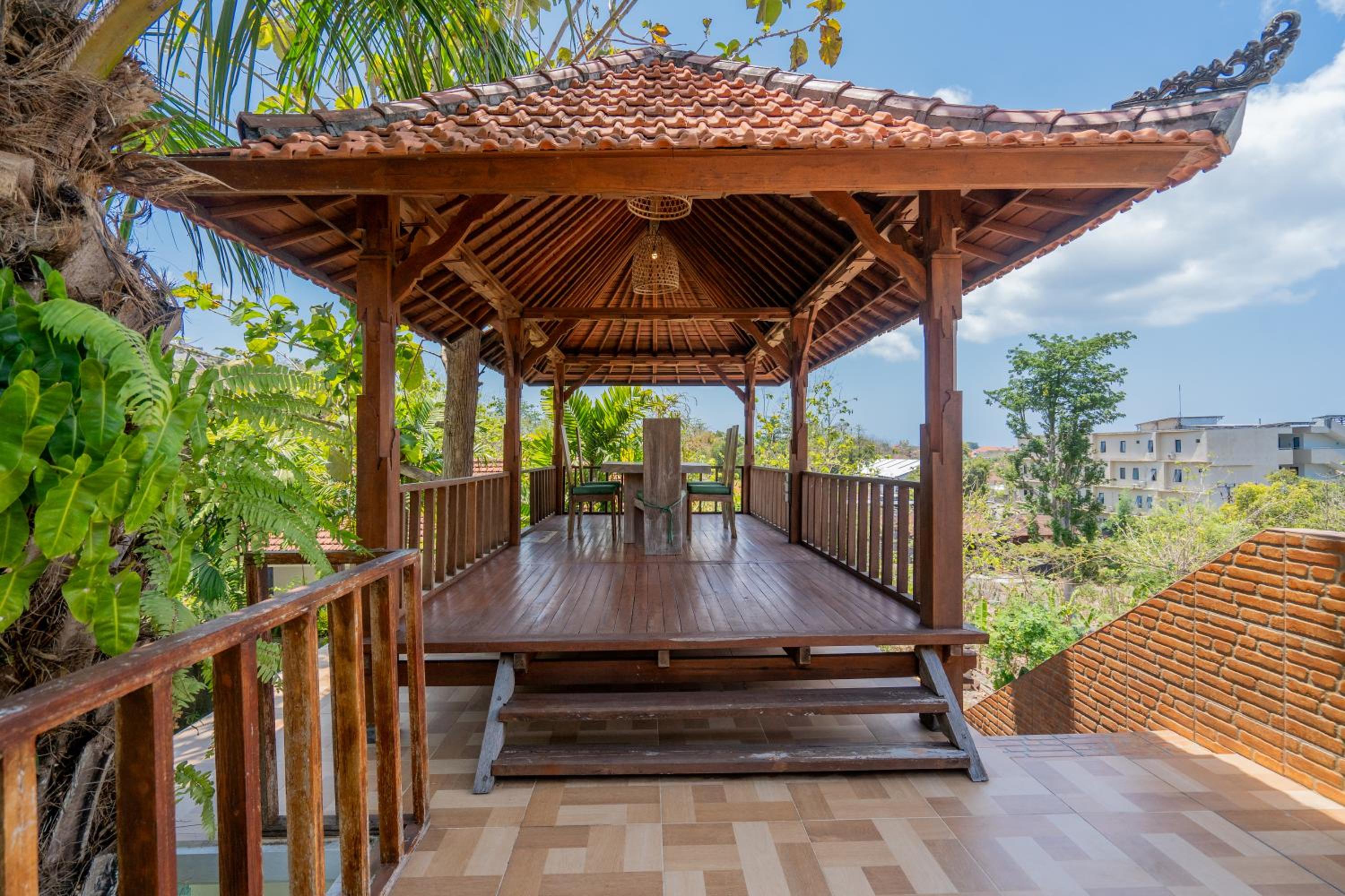 The Laras - Spacious 3BR Authentic Balinese Villa