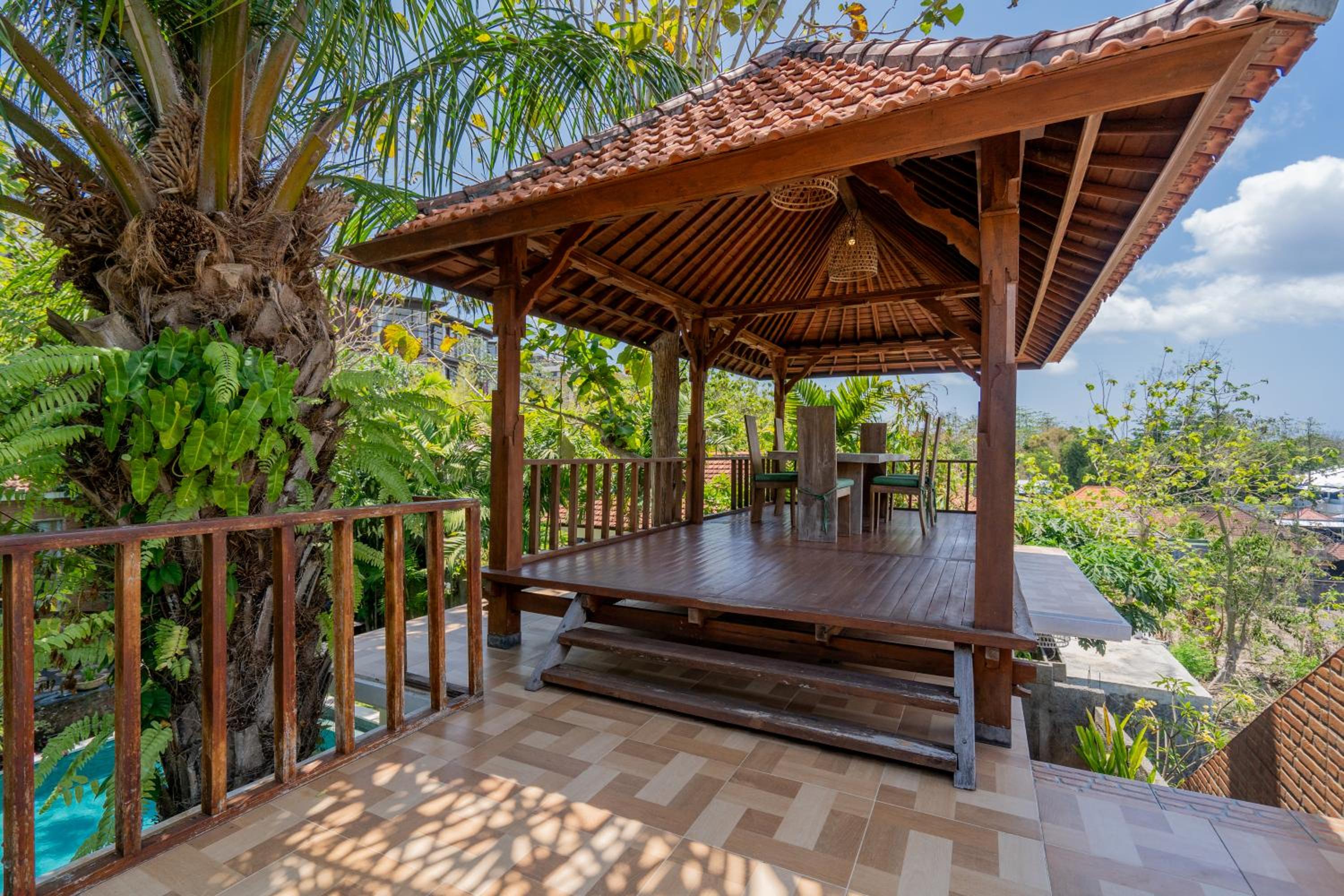 The Laras - Spacious 3BR Authentic Balinese Villa