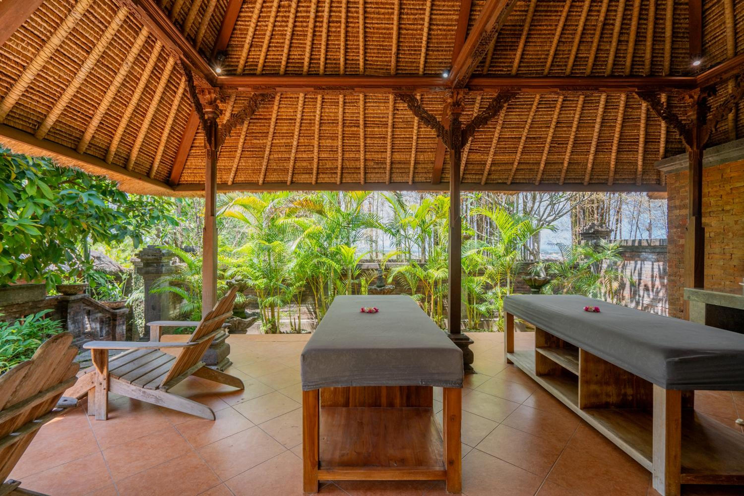 The Laras - Spacious 3BR Authentic Balinese Villa