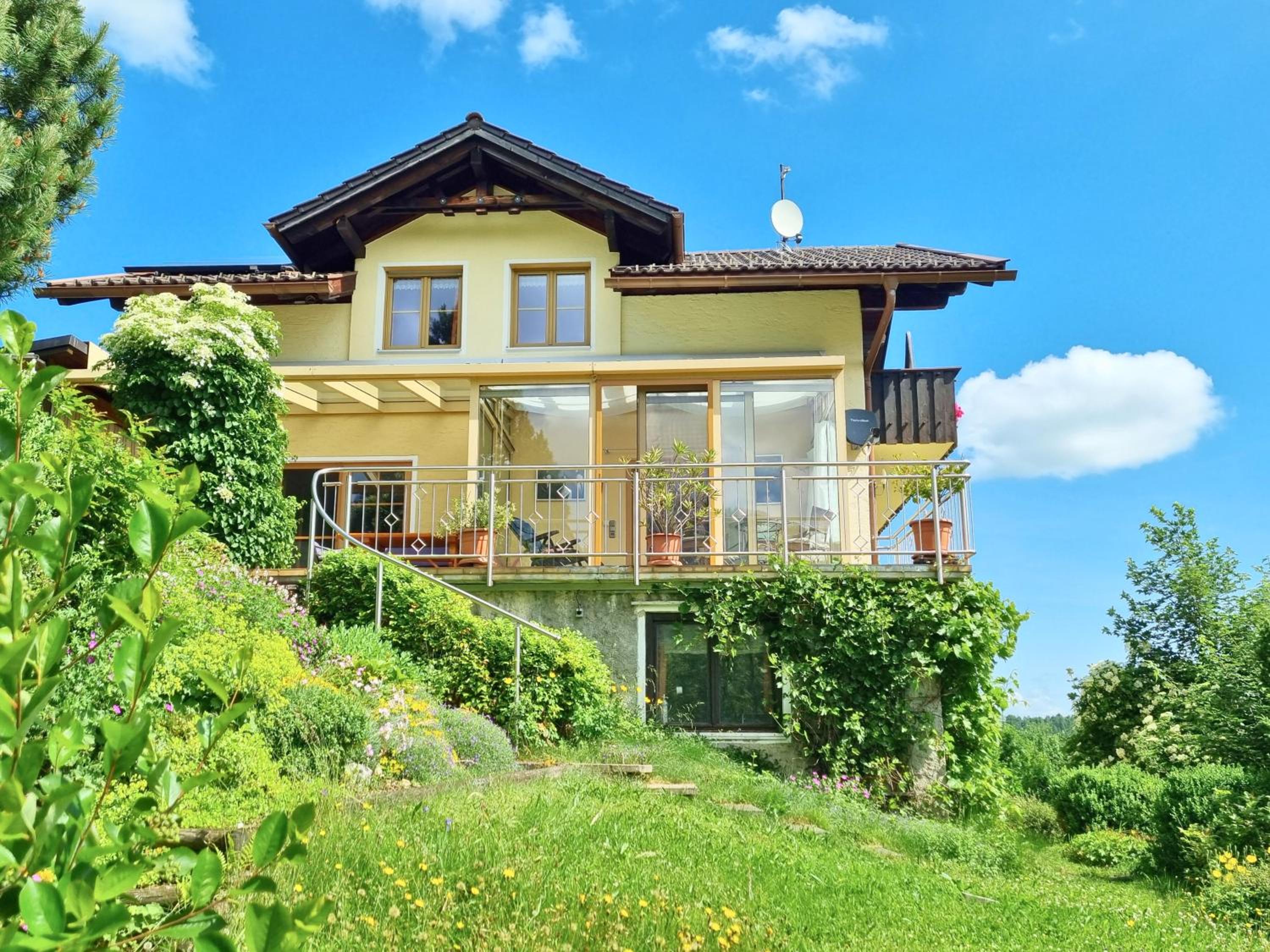 Haus Hindelang - 2 FeWos mit Zugspitzblick, inkl Königscard, gratis Parken & WLAN, Self Check-In, 5 Minuten ins Zentrum