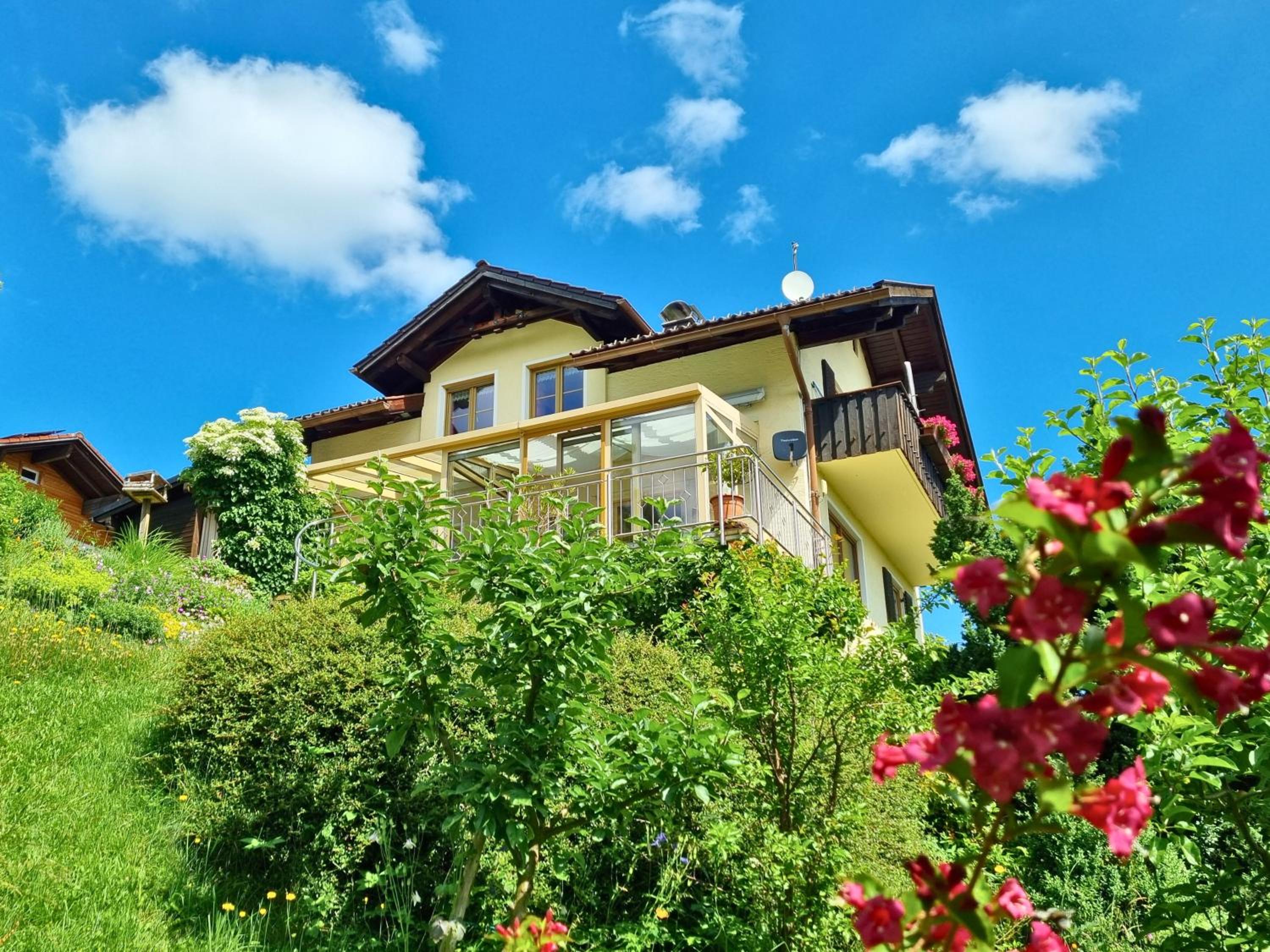 Haus Hindelang - 2 FeWos mit Zugspitzblick, inkl Königscard, gratis Parken & WLAN, Self Check-In, 5 Minuten ins Zentrum