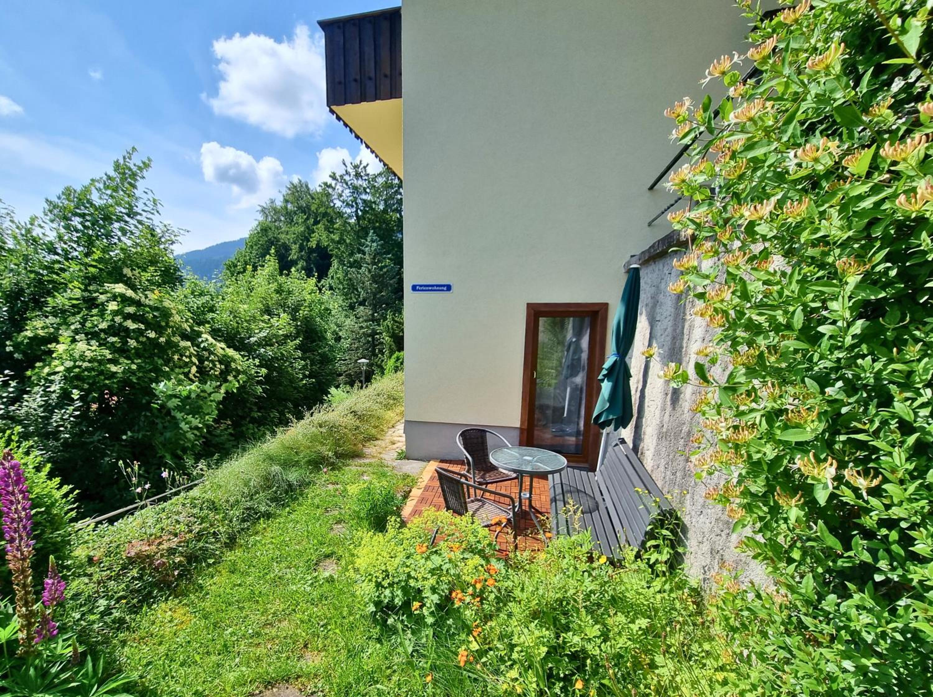 Haus Hindelang - 2 FeWos mit Zugspitzblick, inkl Königscard, gratis Parken & WLAN, Self Check-In, 5 Minuten ins Zentrum