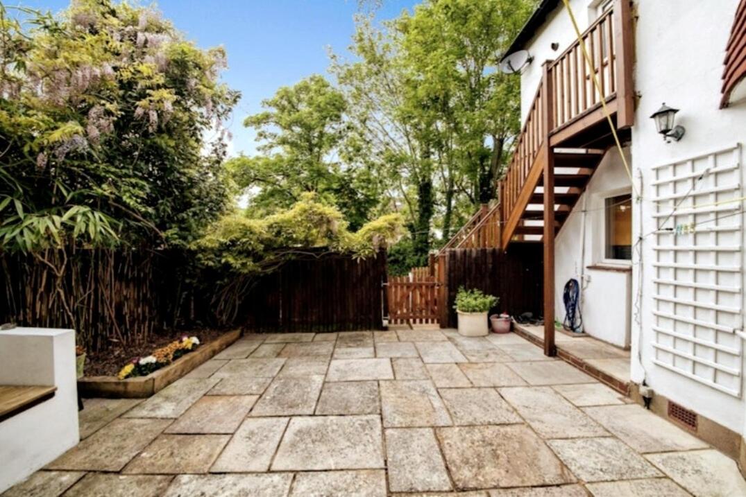 2 Bedroom Flat with Garden