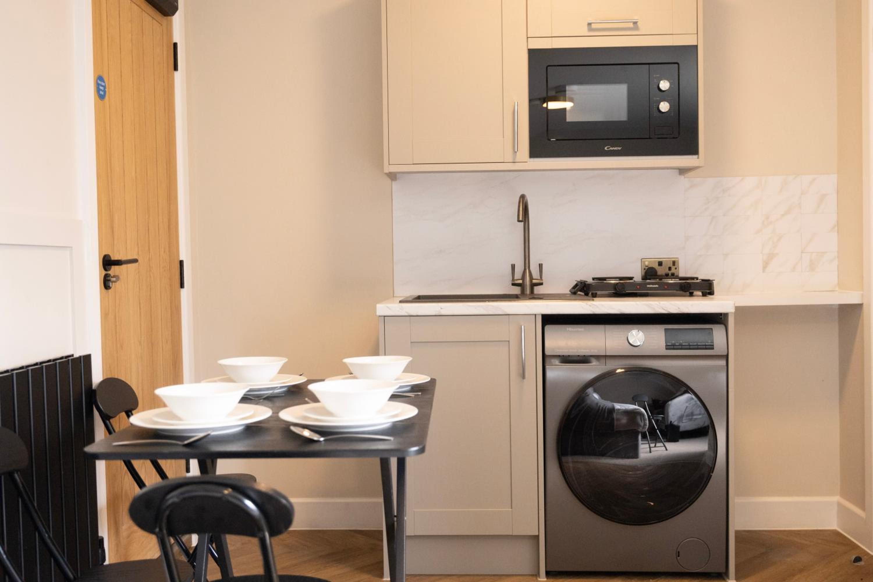 Fresh & Modern Studio Sleeps 3