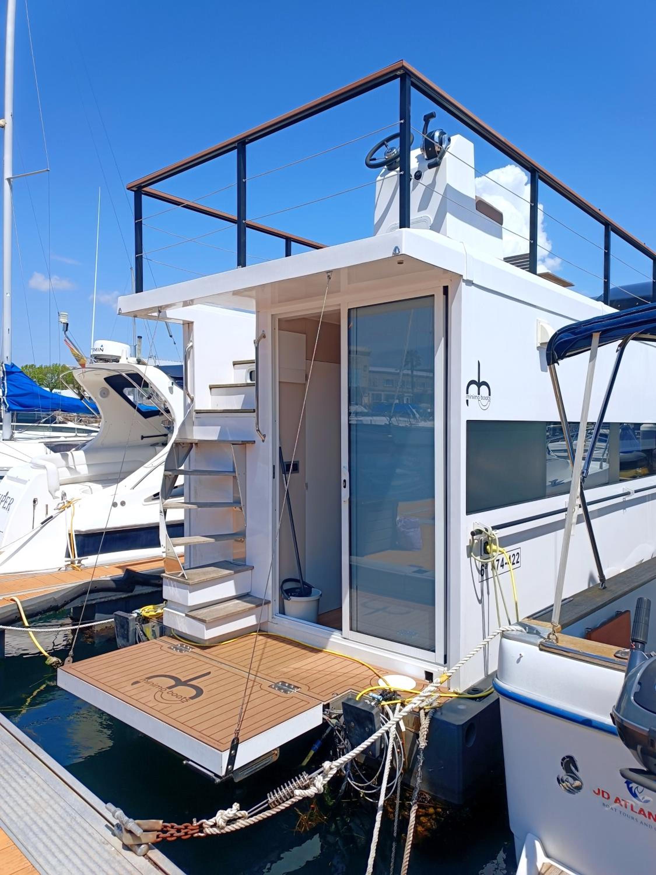 Casa Flotante en el Centro de Vigo - Different Charter
