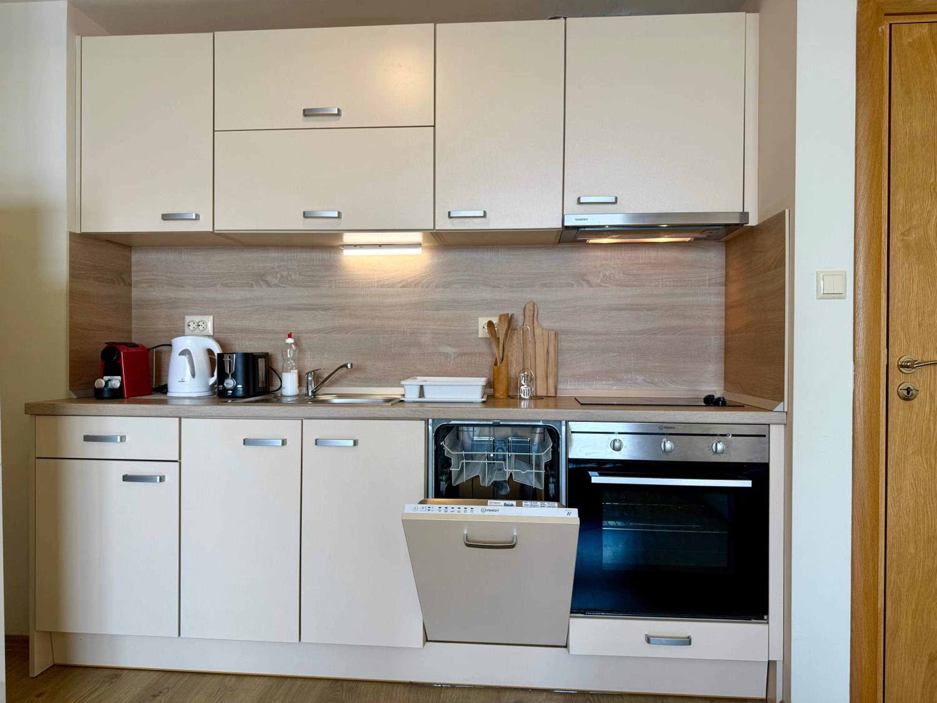 Cosher Gardenia Palace Apt 6 Free Parking
