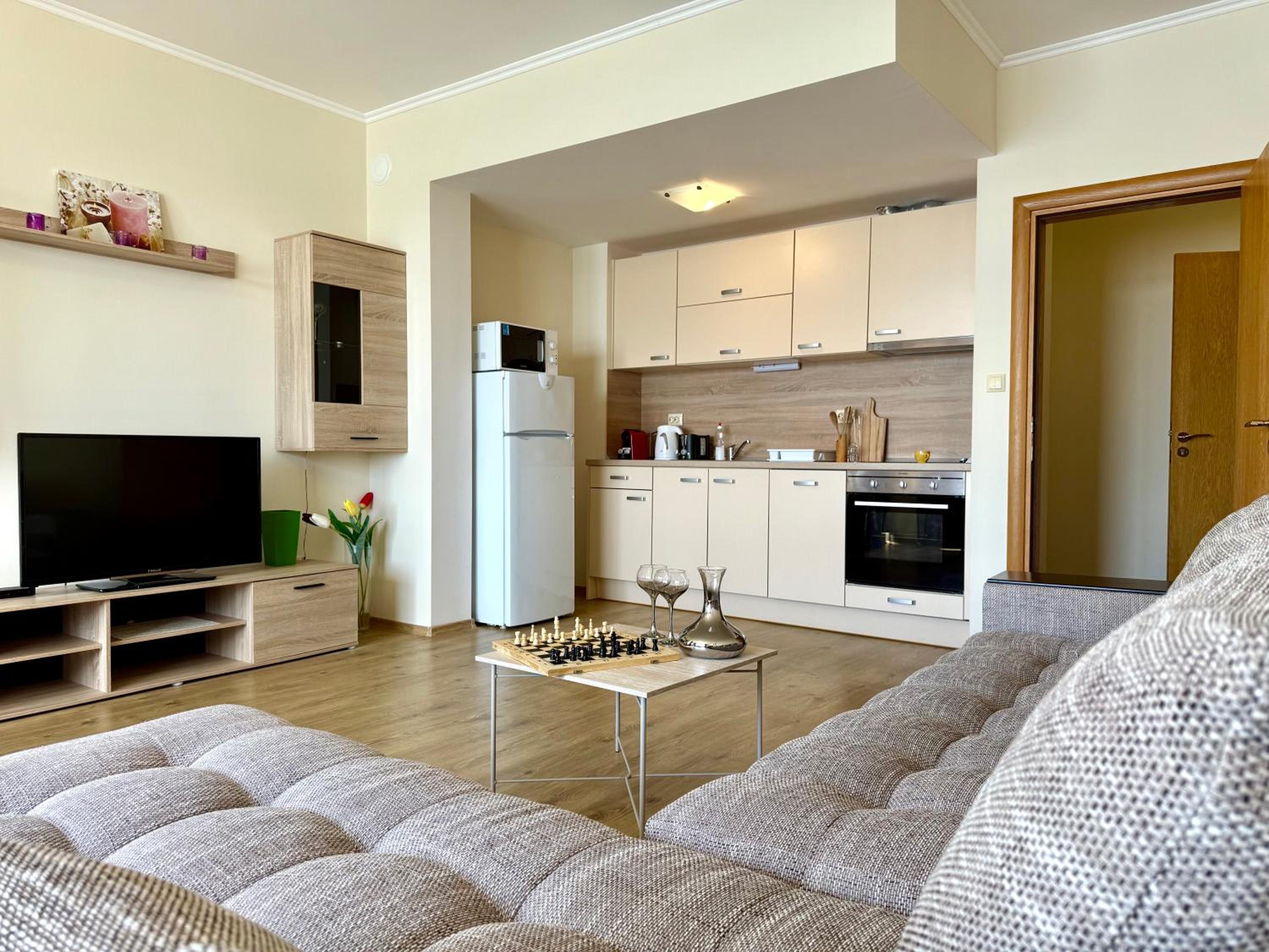 Cosher Gardenia Palace Apt 6 Free Parking