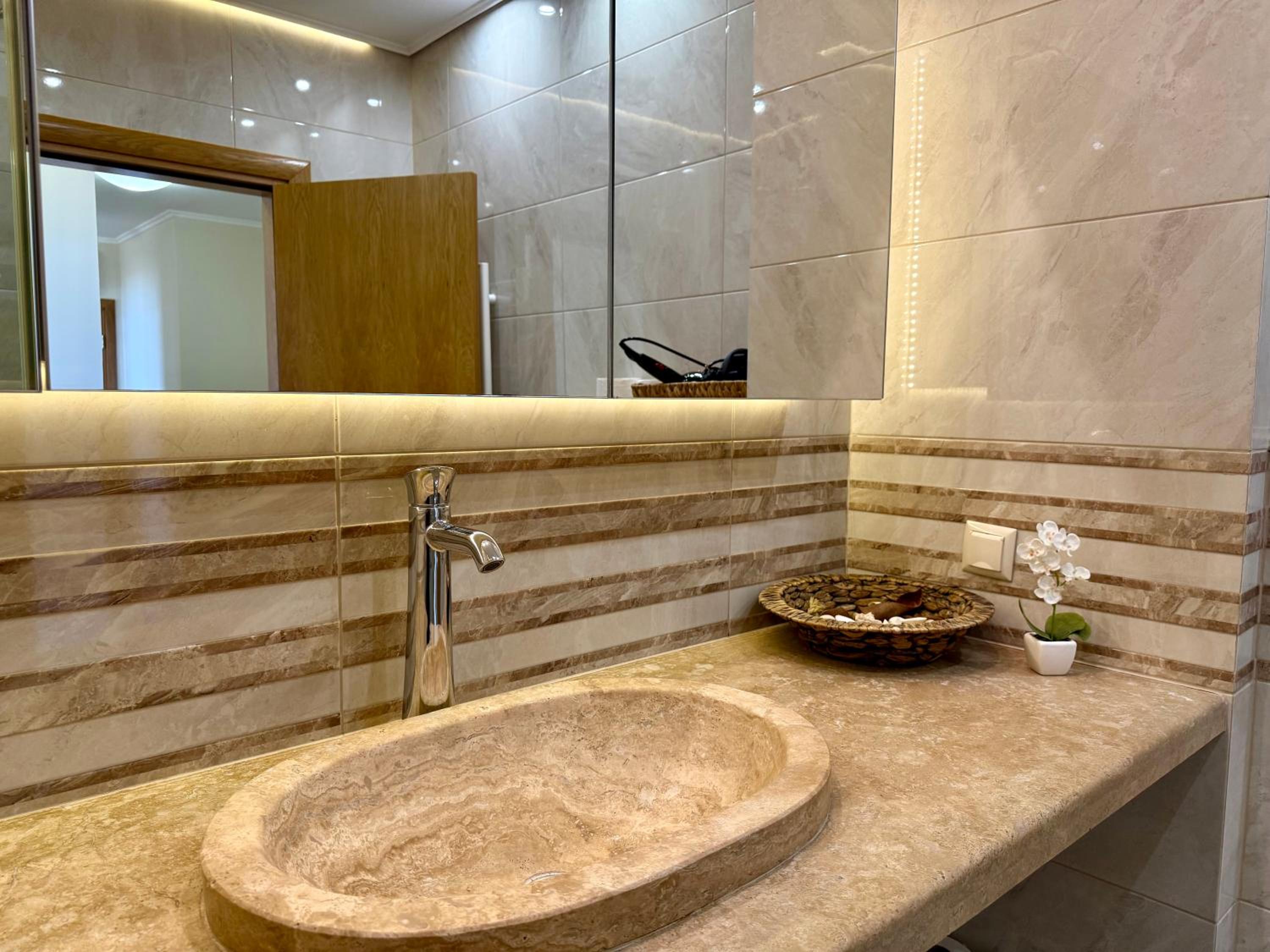 Cosher Gardenia Palace Apt 6 Free Parking