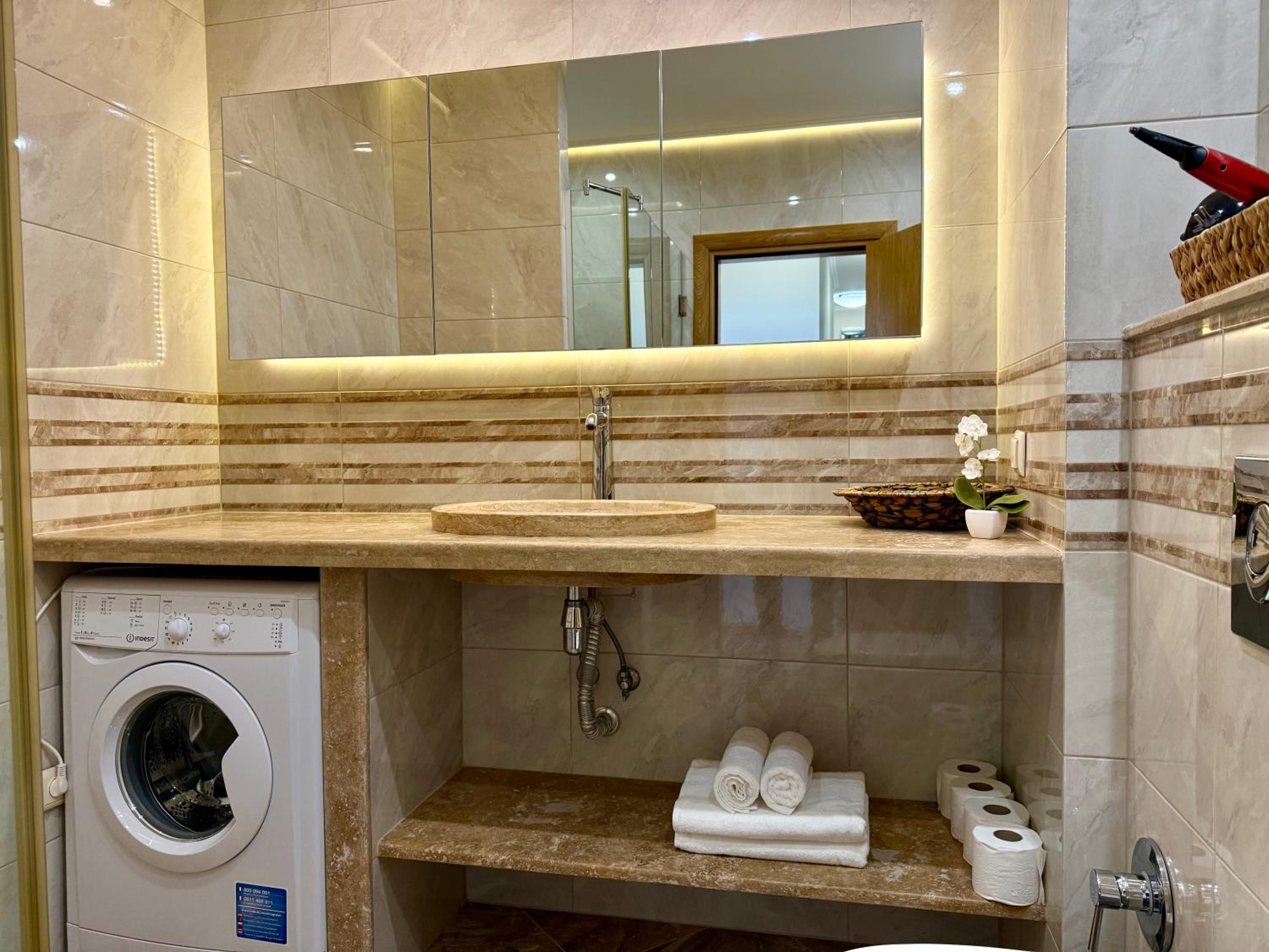 Cosher Gardenia Palace Apt 6 Free Parking
