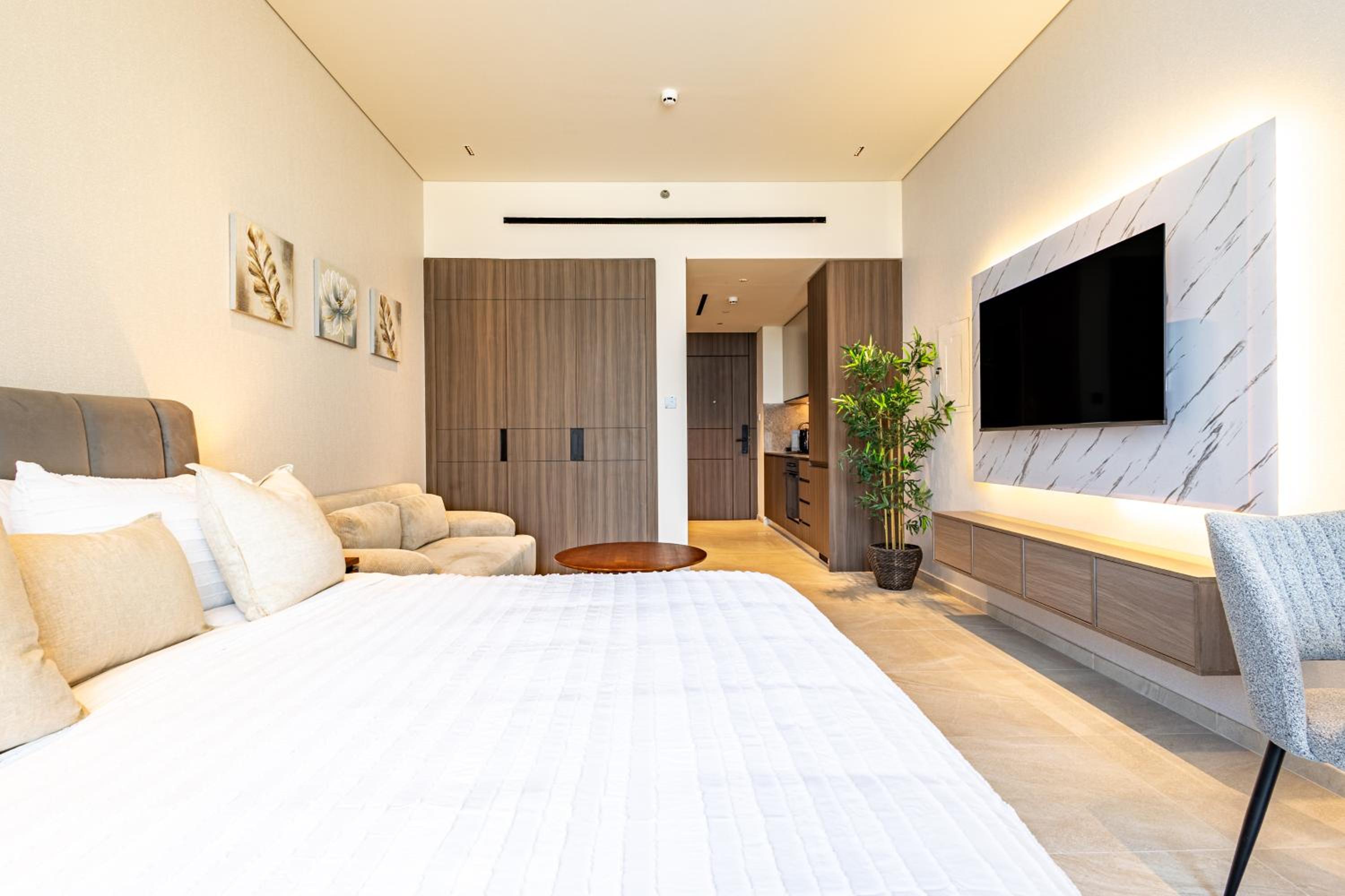 SuperHost- Modern Studio in Arjan with pool & Gym