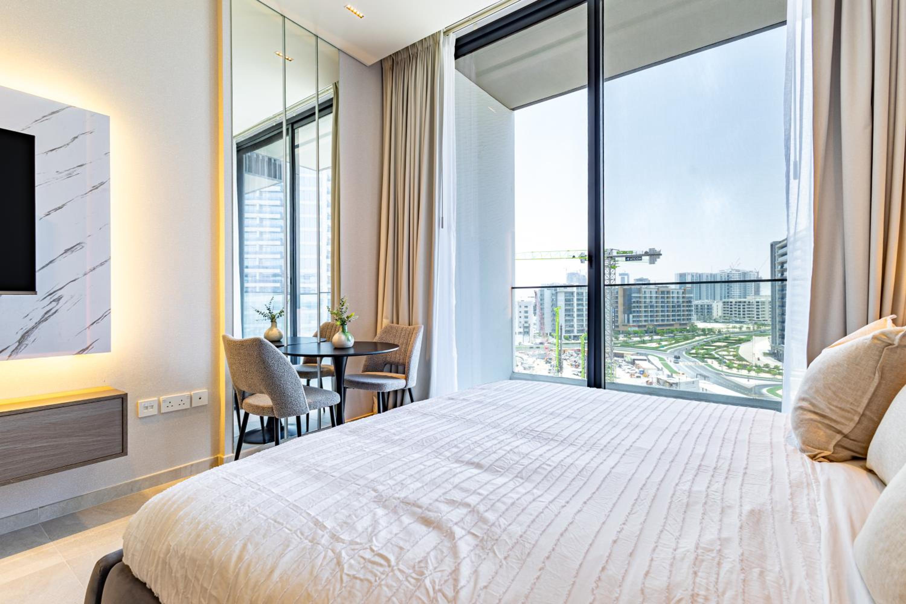 SuperHost- Modern Studio in Arjan with pool & Gym