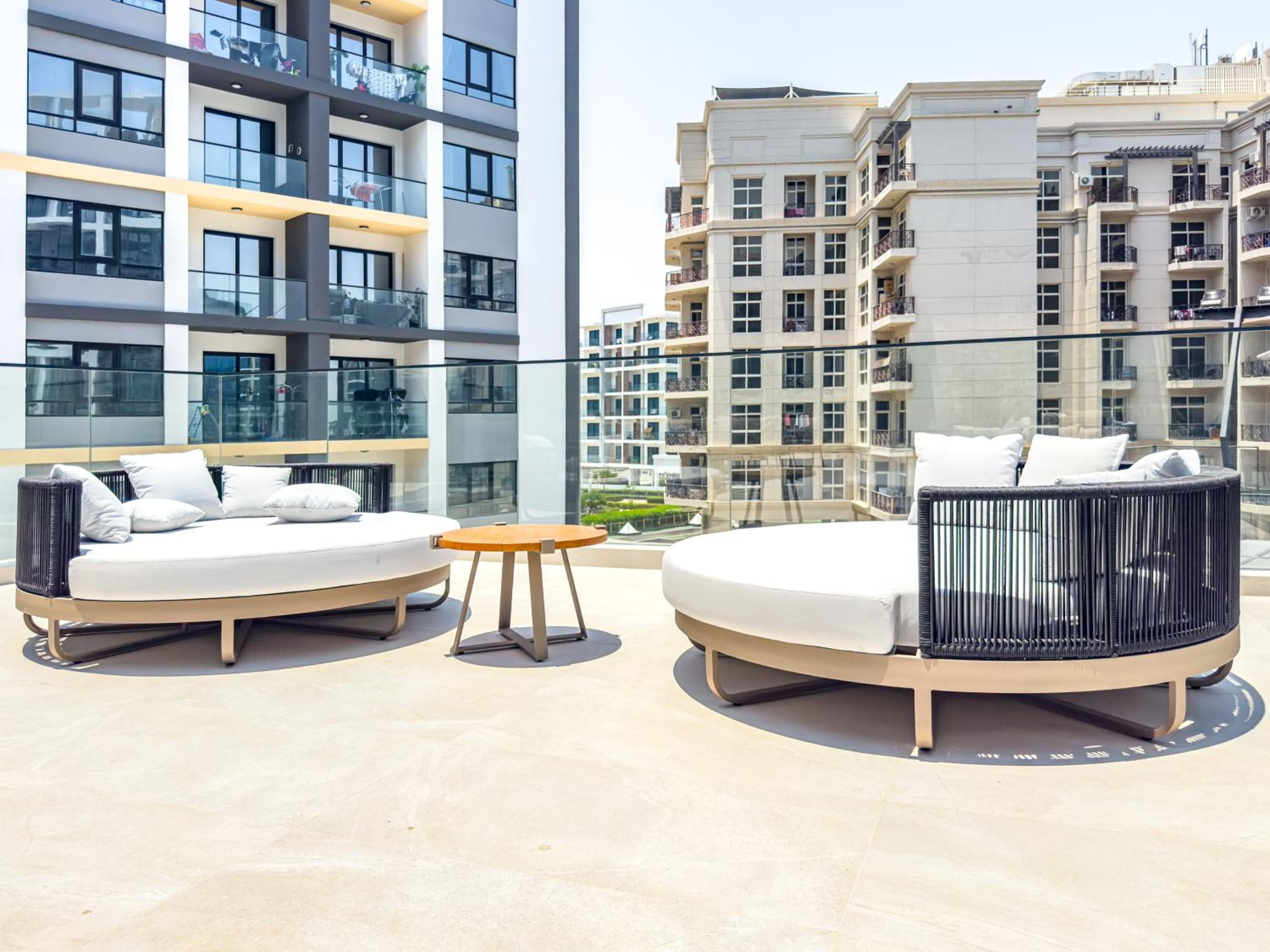 SuperHost- Modern Studio in Arjan with pool & Gym