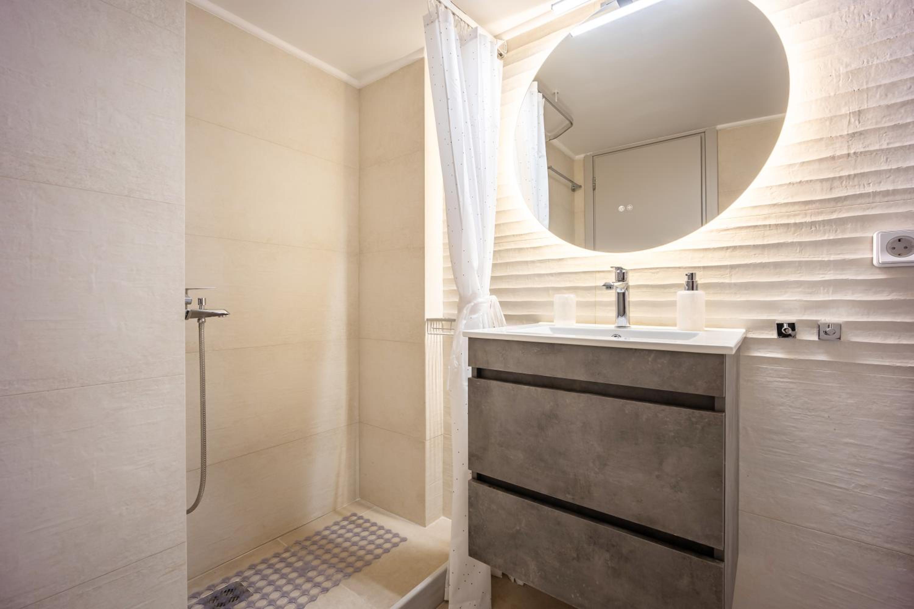 Philon's City Retreat - Near Athens Center