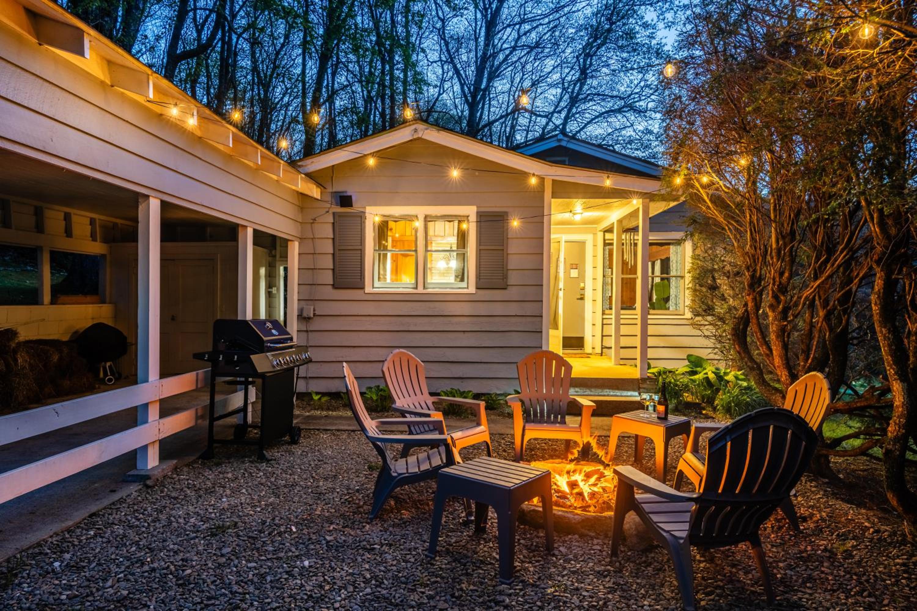 Highlands Cabin with Mountain Views & 5 Min to Downtown
