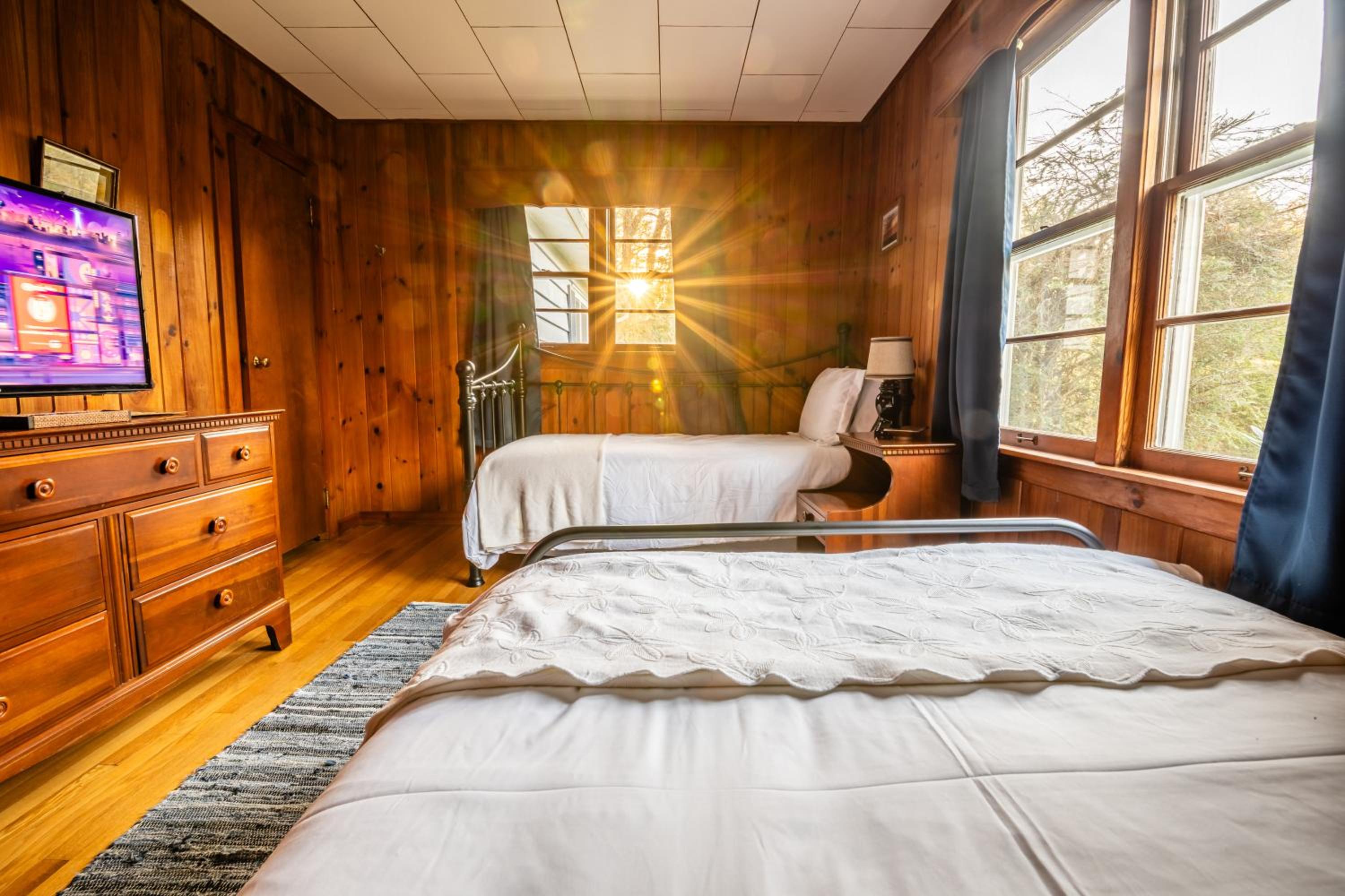 Highlands Cabin with Mountain Views & 5 Min to Downtown