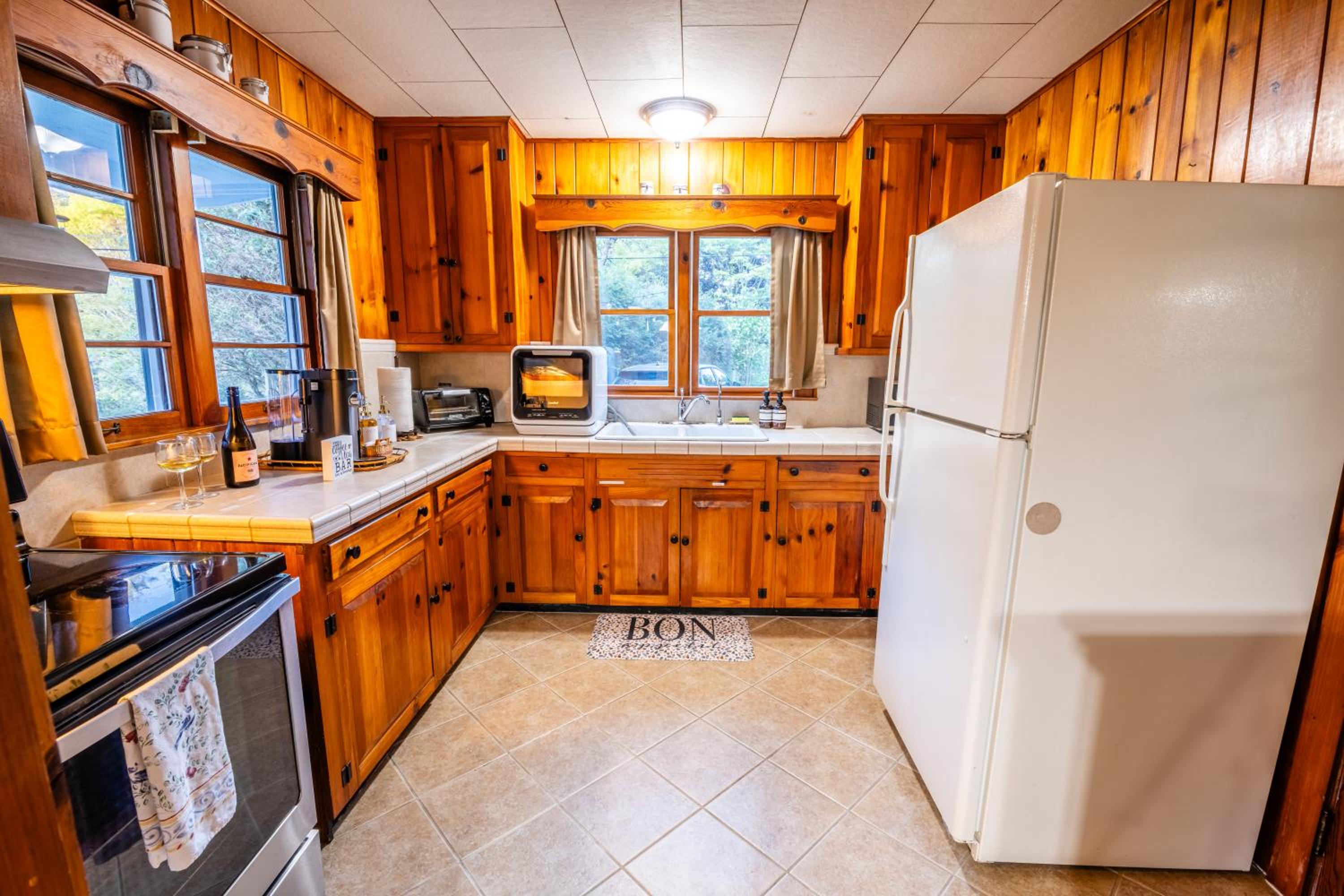 Highlands Cabin with Mountain Views & 5 Min to Downtown