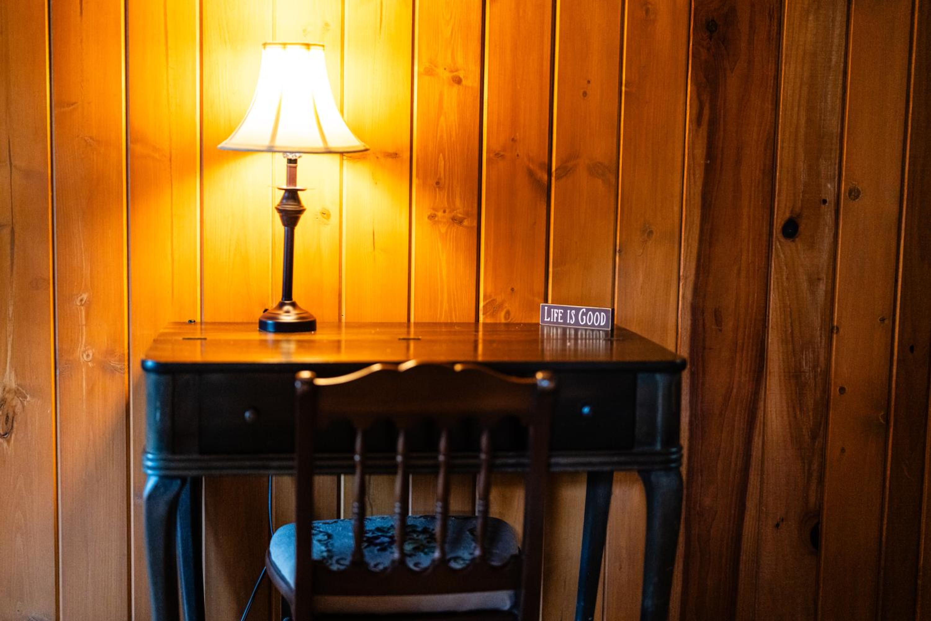 Highlands Cabin with Mountain Views & 5 Min to Downtown