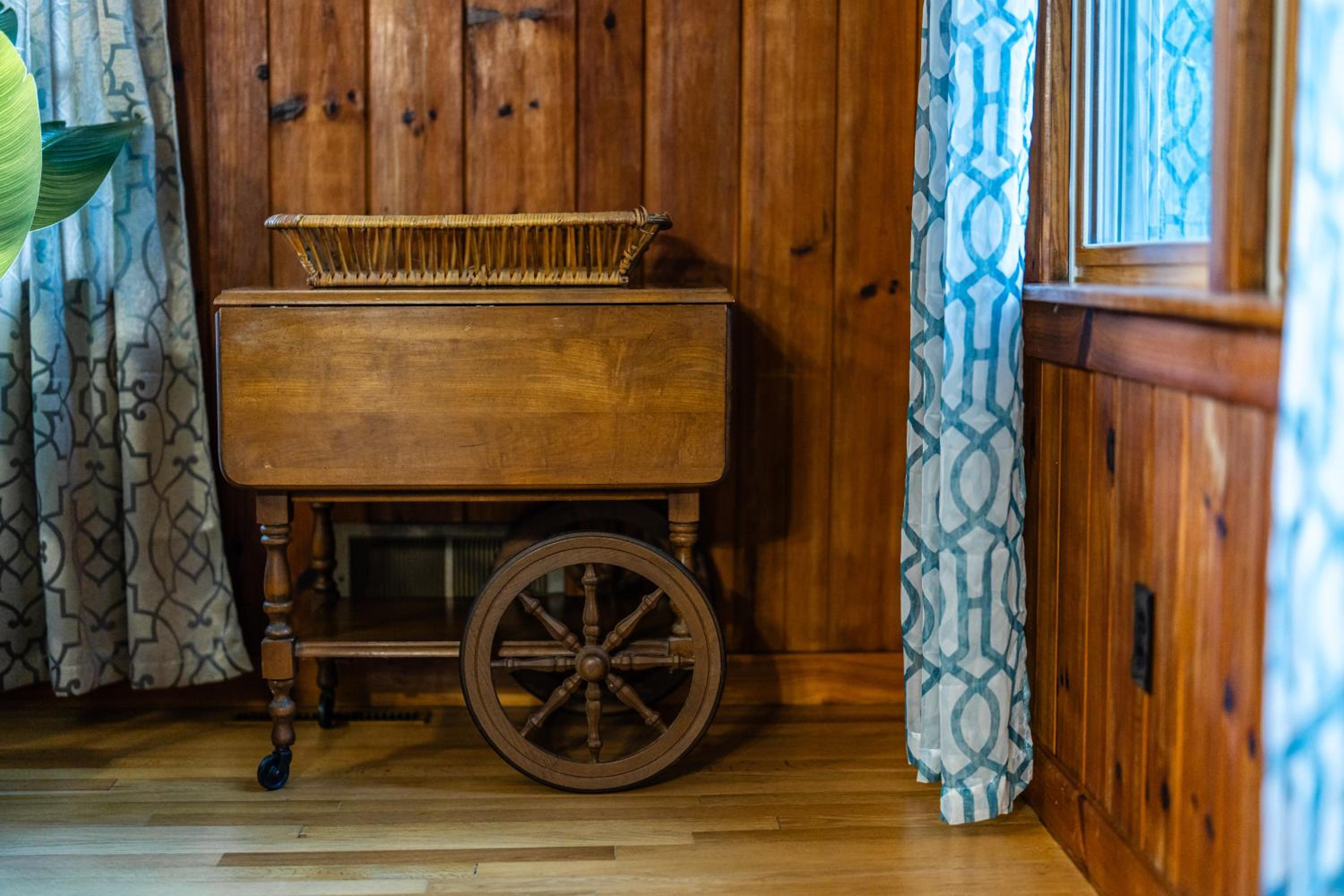 Highlands Cabin with Mountain Views & 5 Min to Downtown