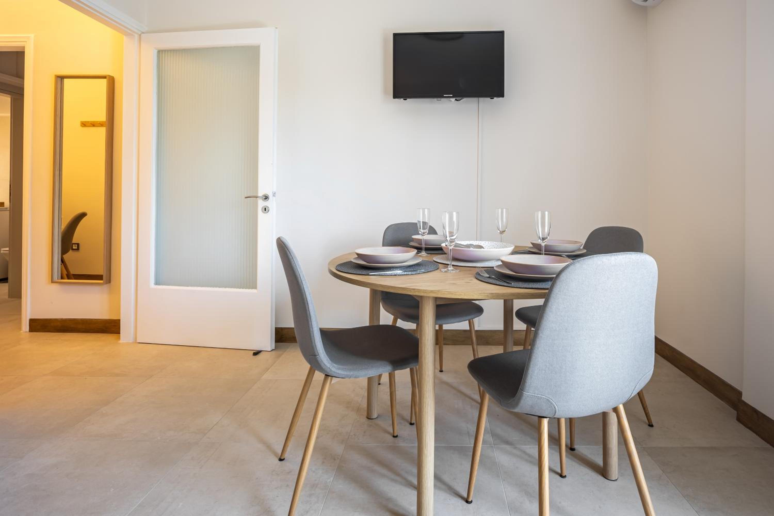 Philon's City Retreat - Near Athens Center