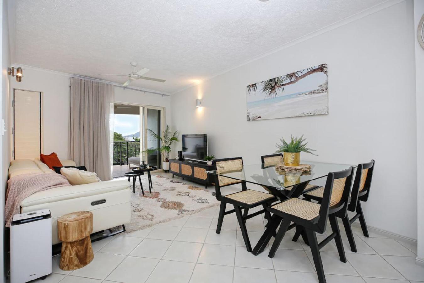 Tropical Comfort Pool and Stunning Esplanade