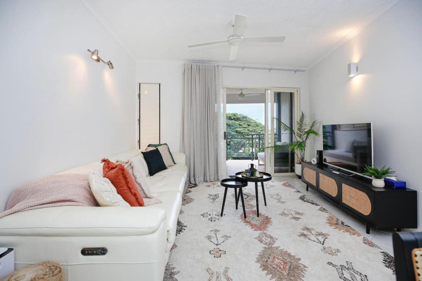Tropical Comfort Pool and Stunning Esplanade