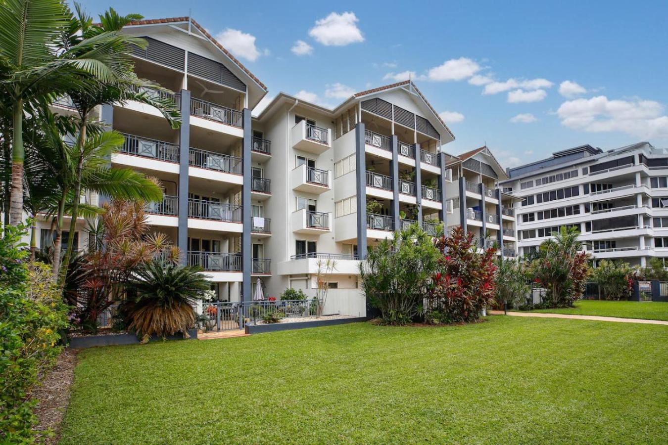 Tropical Comfort Pool and Stunning Esplanade