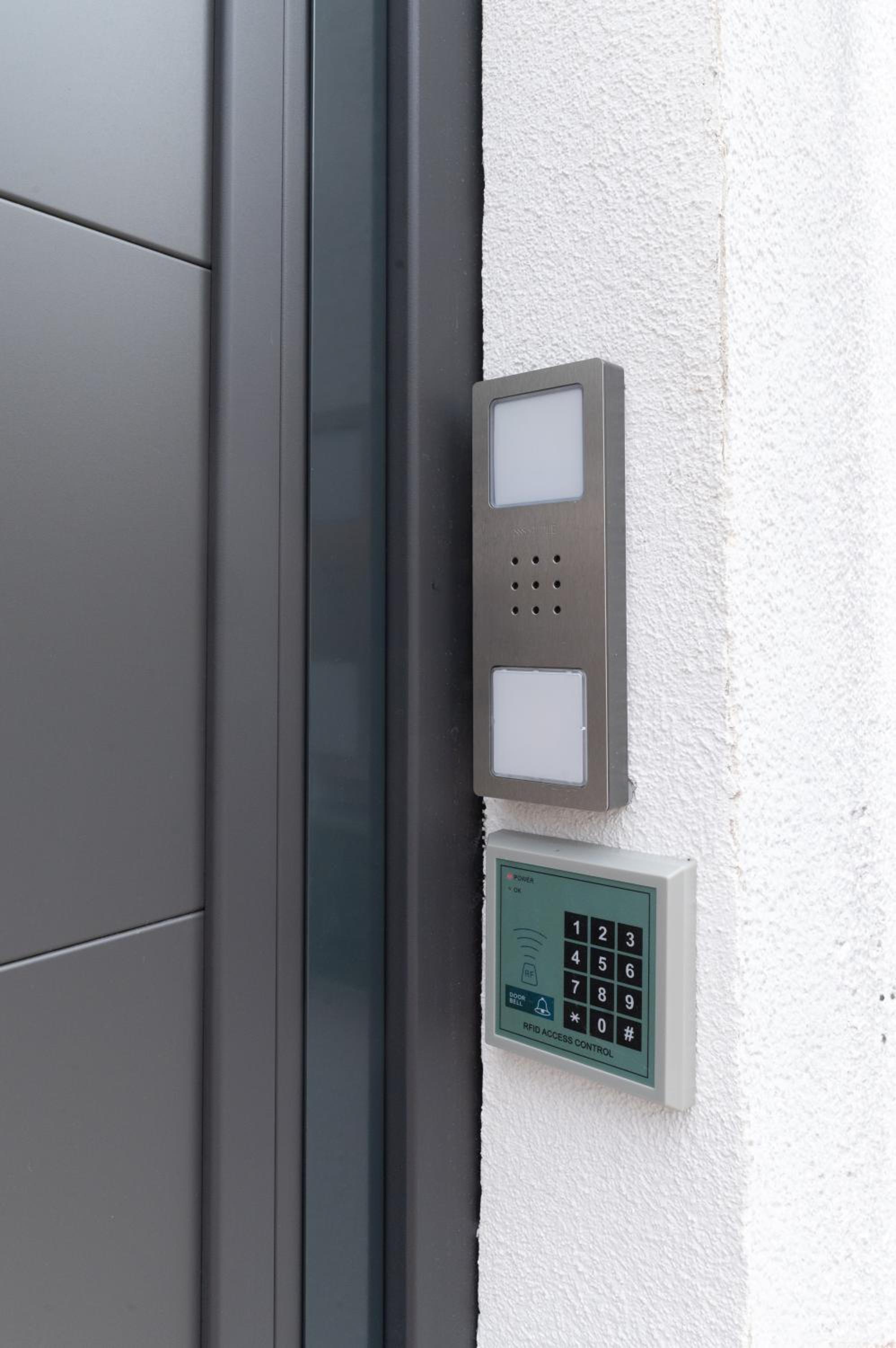 HOUSE 756 MAINZ - DESIGN-FERIENHAUS, 4 Schlafzimmer, 3 Bäder, SAUNA & Kamin