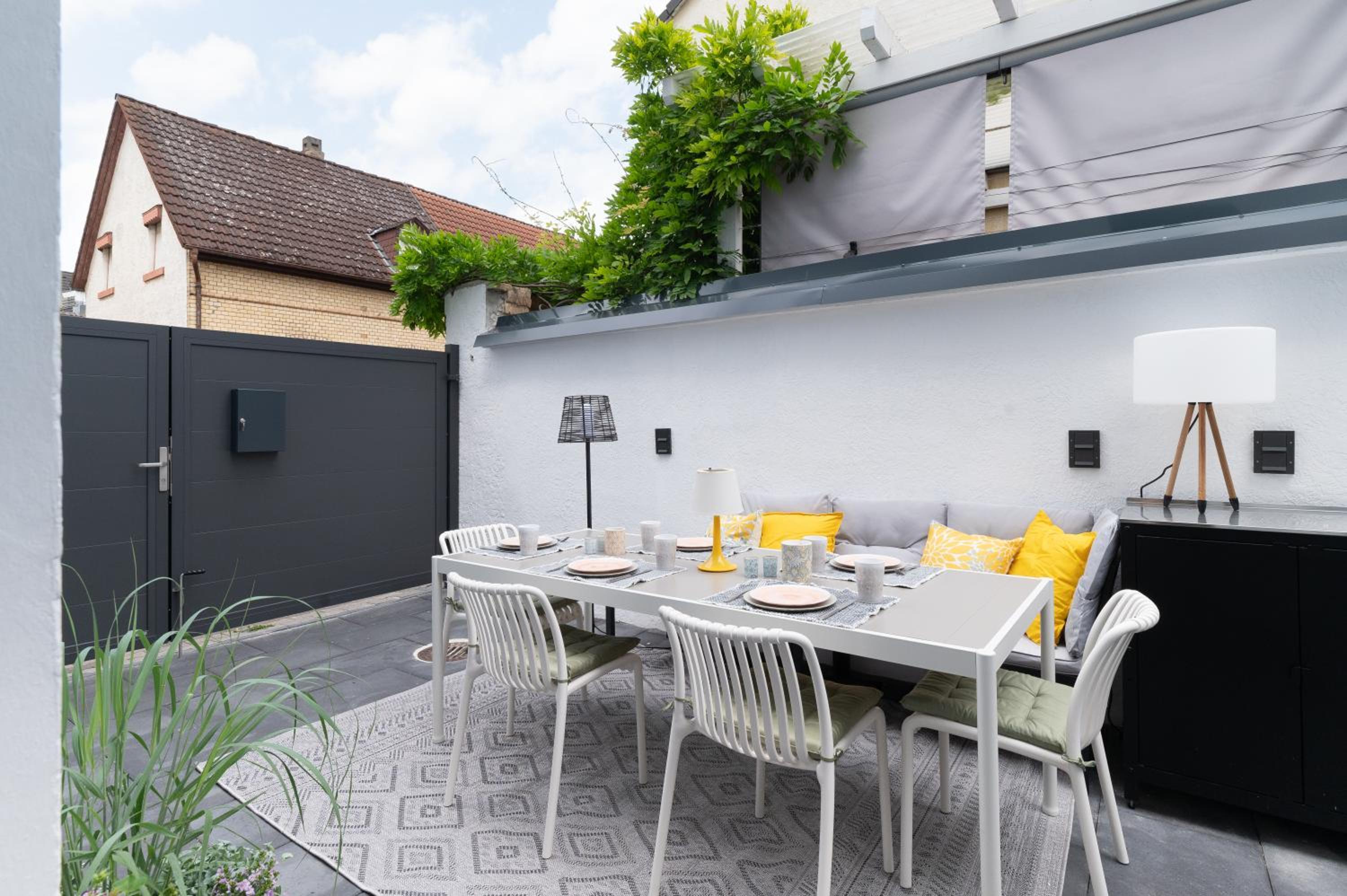 HOUSE 756 MAINZ - DESIGN-FERIENHAUS, 4 Schlafzimmer, 3 Bäder, SAUNA & Kamin