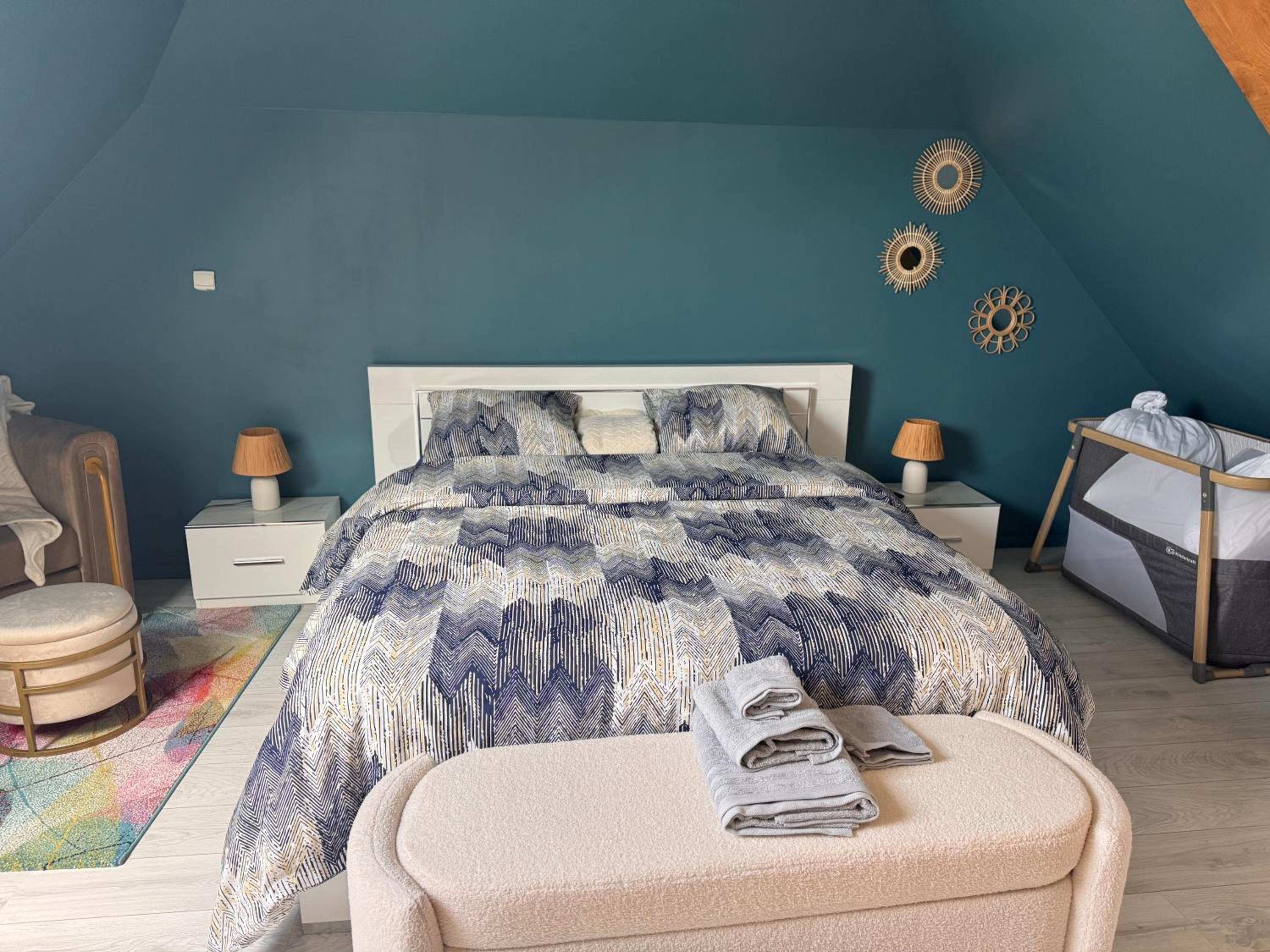 Loft tout confort avec parking et à moins 15 min Caen et des Plages