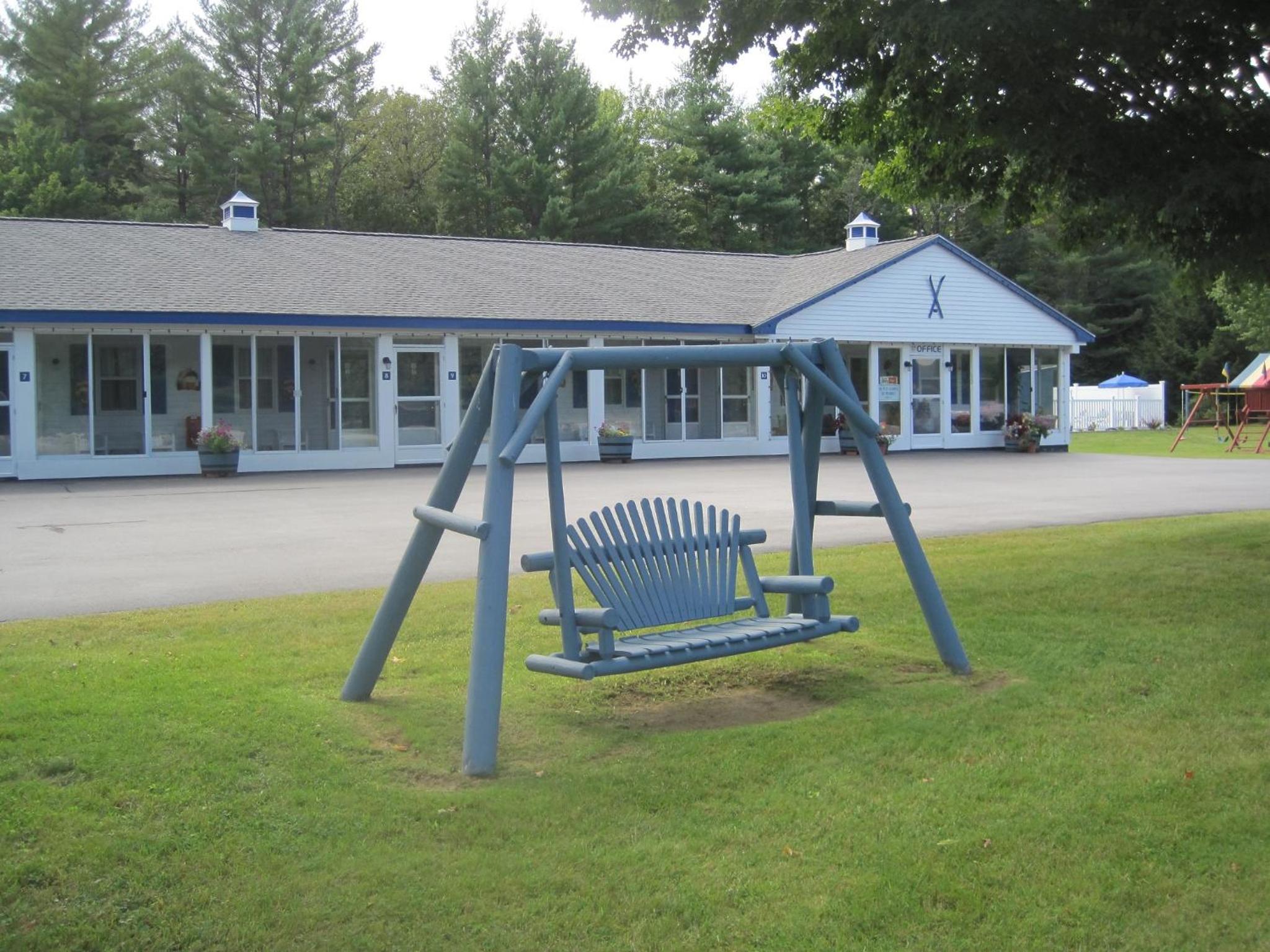 North Colony Motel and Cottages view 2