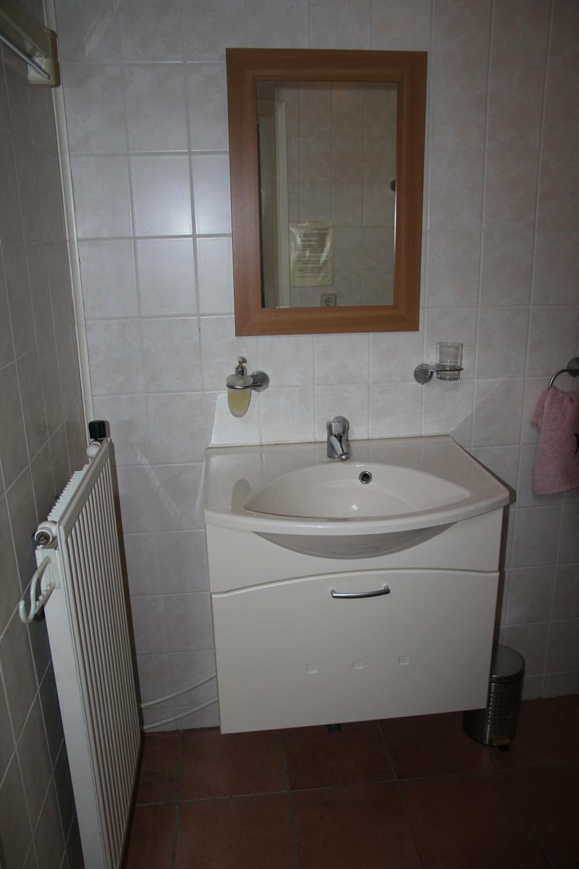 Photo 33