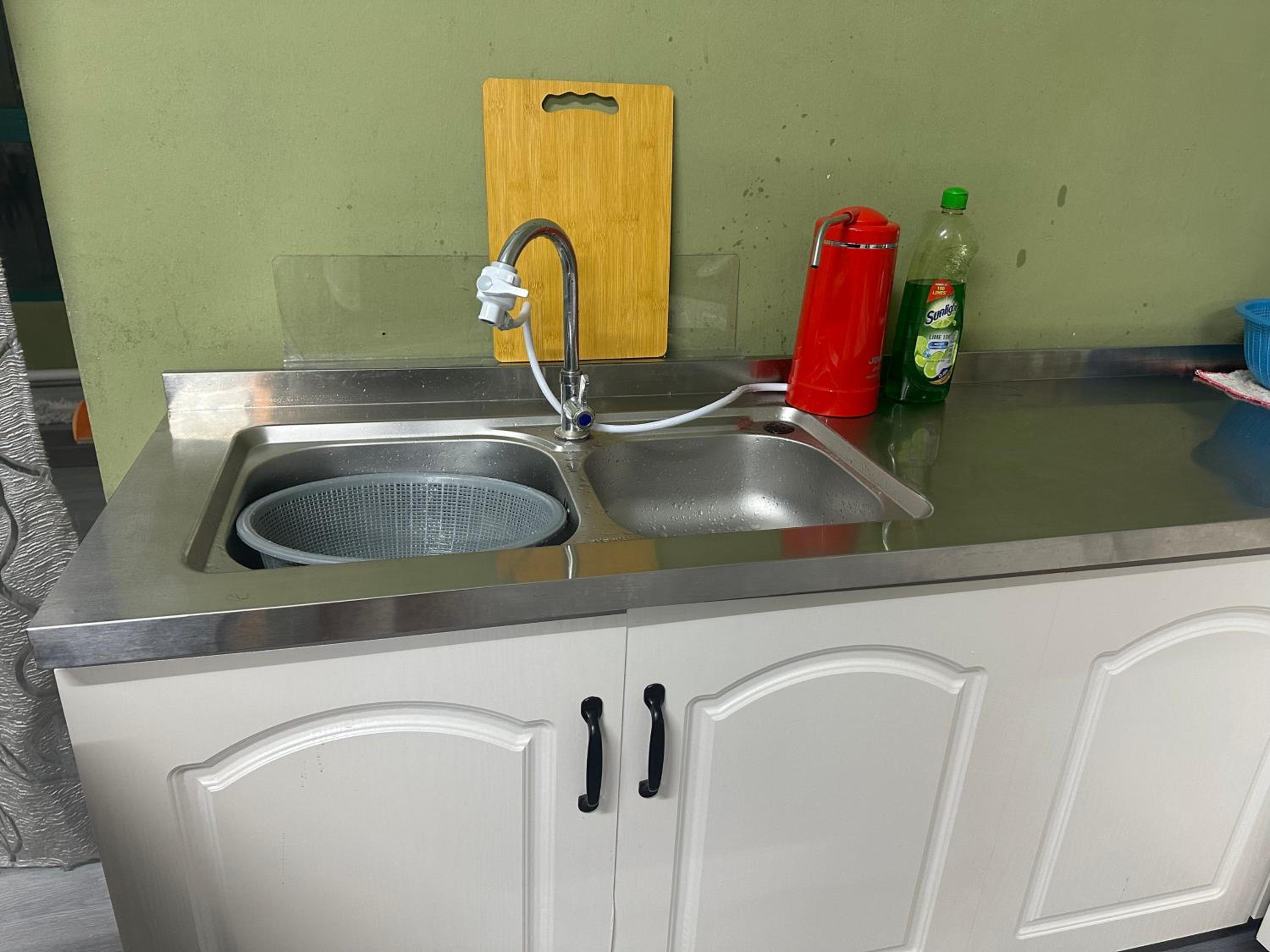 Check In Studio Homestay 12pax 1 Big Room with 4 kingsize 2 single matress Spacious space Super Budget