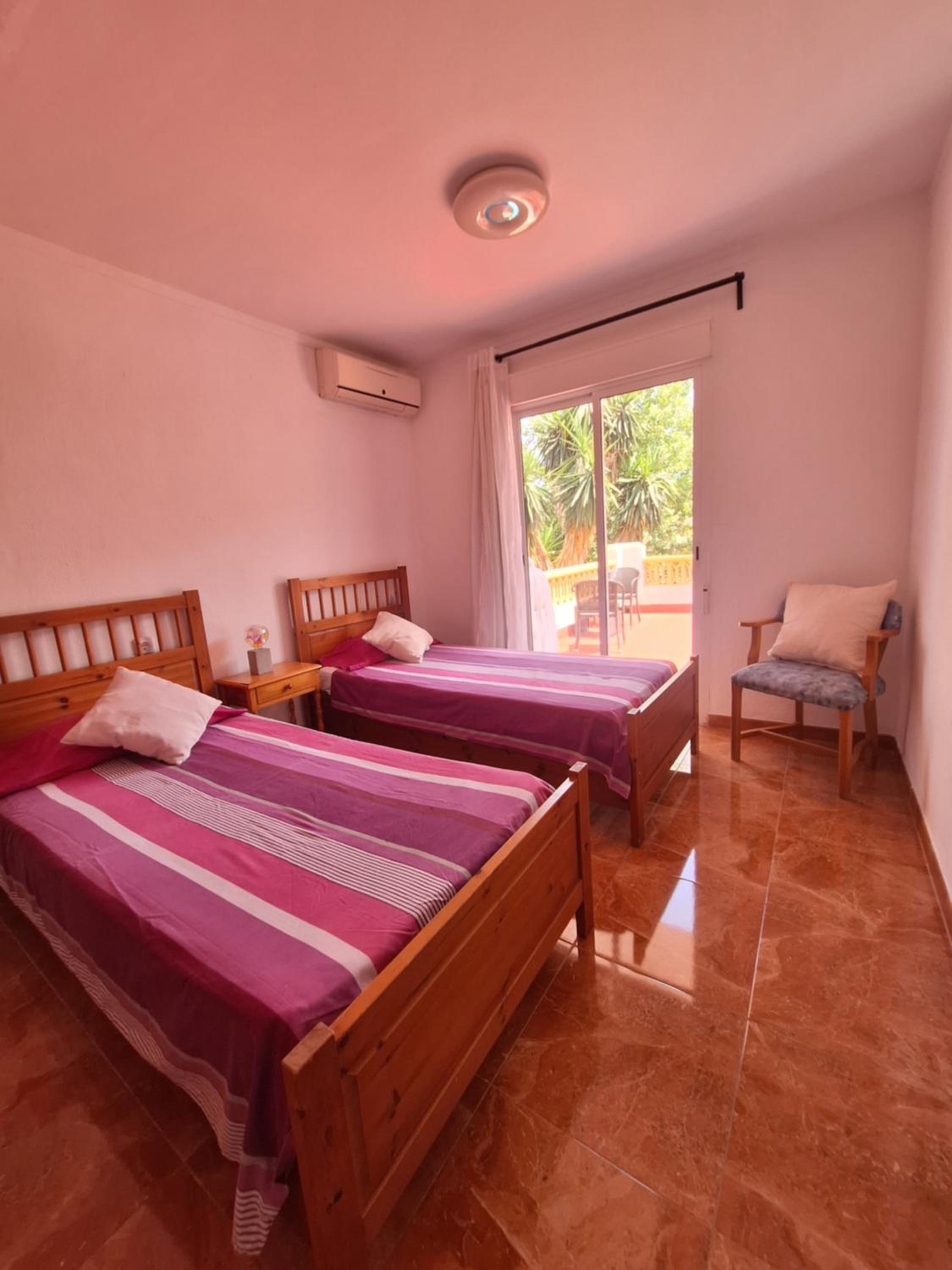 Villa Nevada - Espacioso Chalet con Piscina Privada