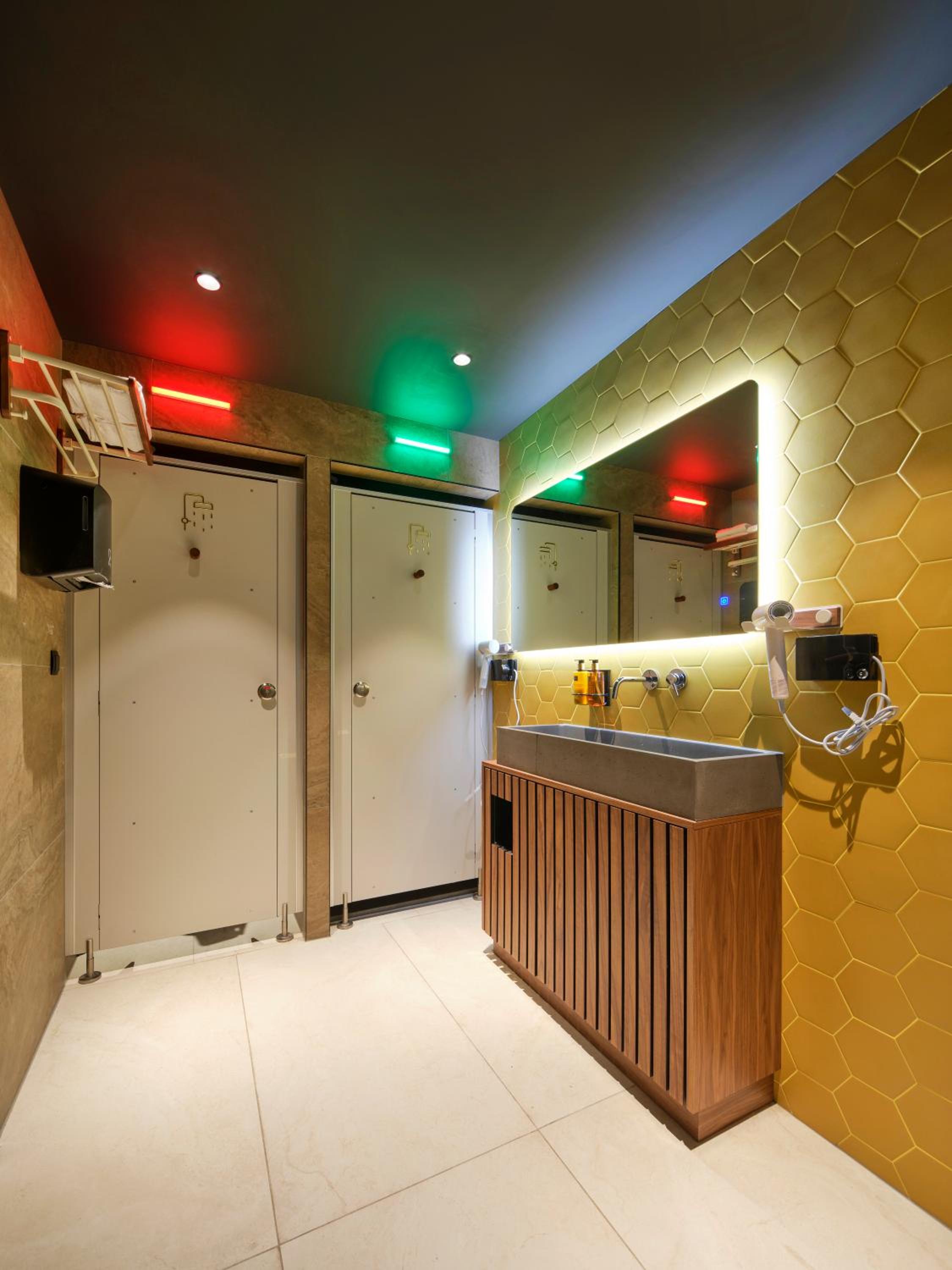 The Hyve Capsule hostel Amsterdam