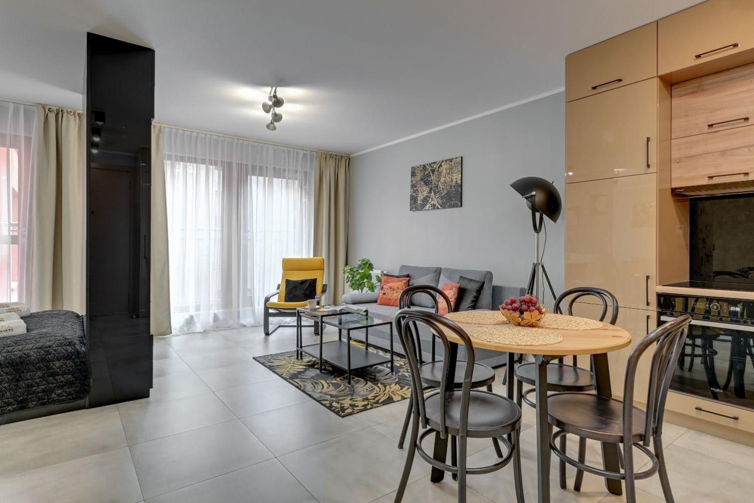 Waterlane Island - Riverview Pool, SPA & Gym by Downtown Apartments