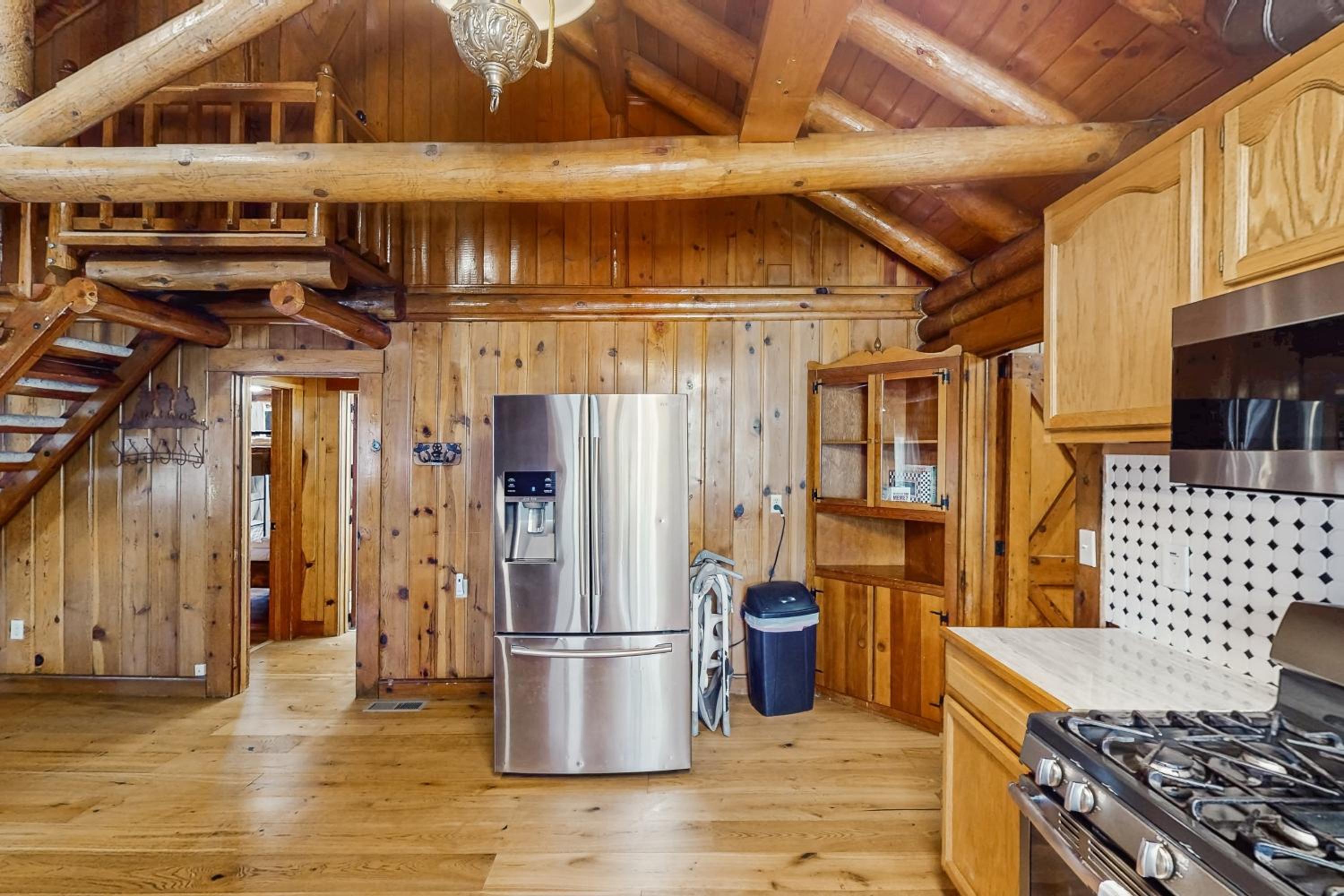 3BR Cabin with Loft, Wood Stove, AC and Fire Pit