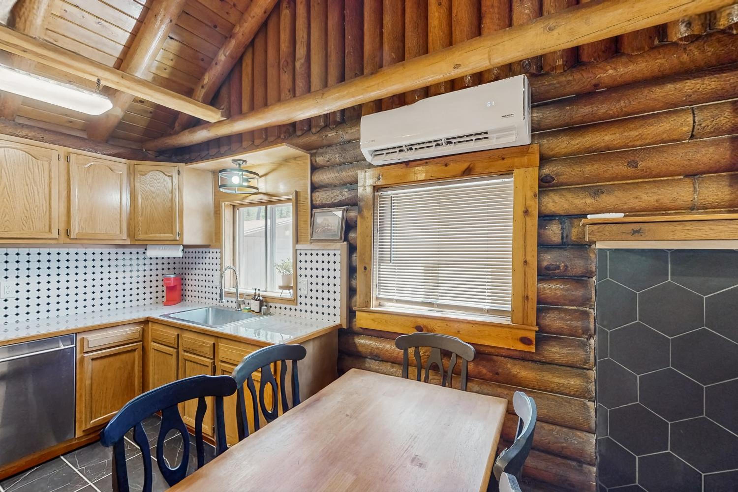 3BR Cabin with Loft, Wood Stove, AC and Fire Pit