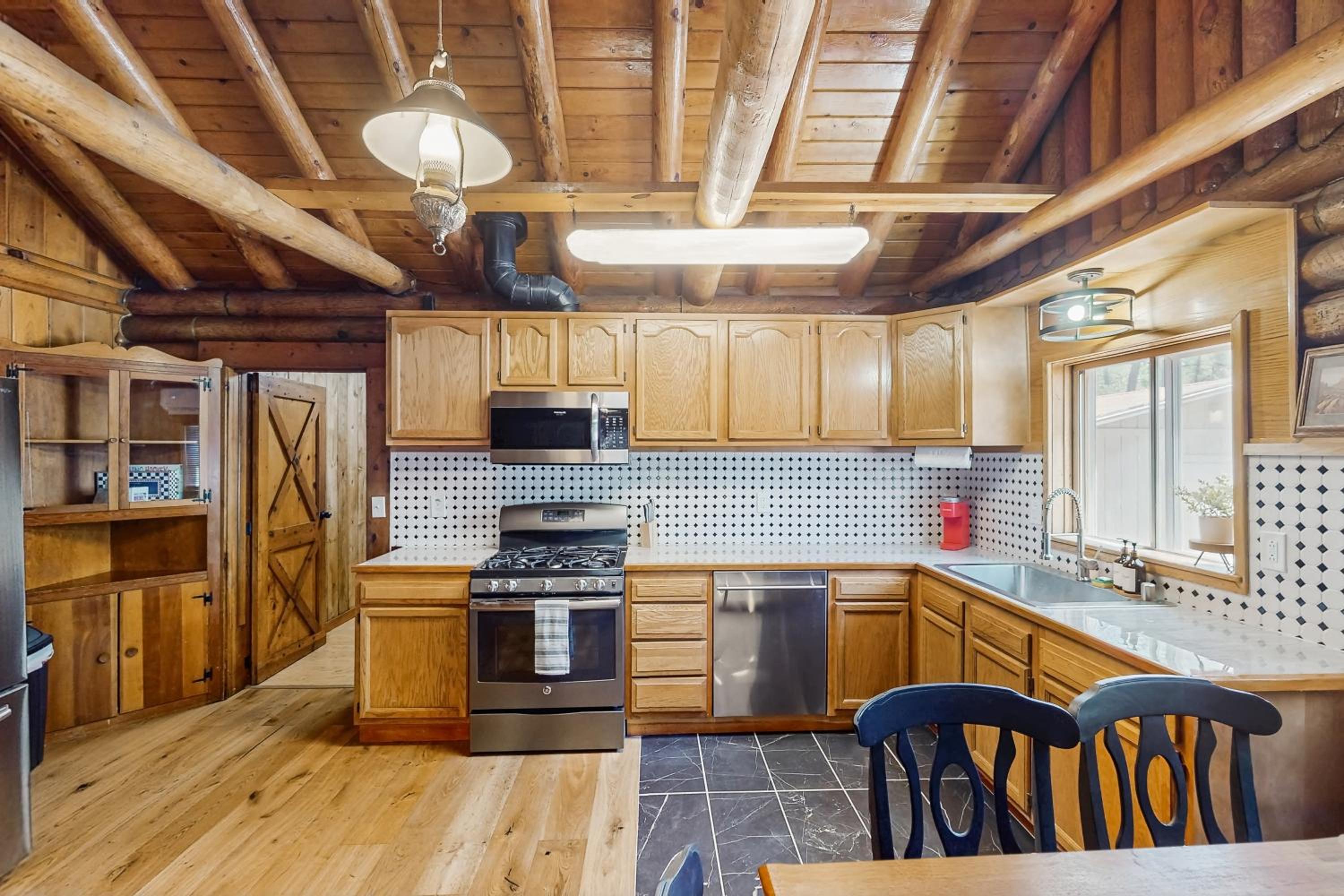 3BR Cabin with Loft, Wood Stove, AC and Fire Pit