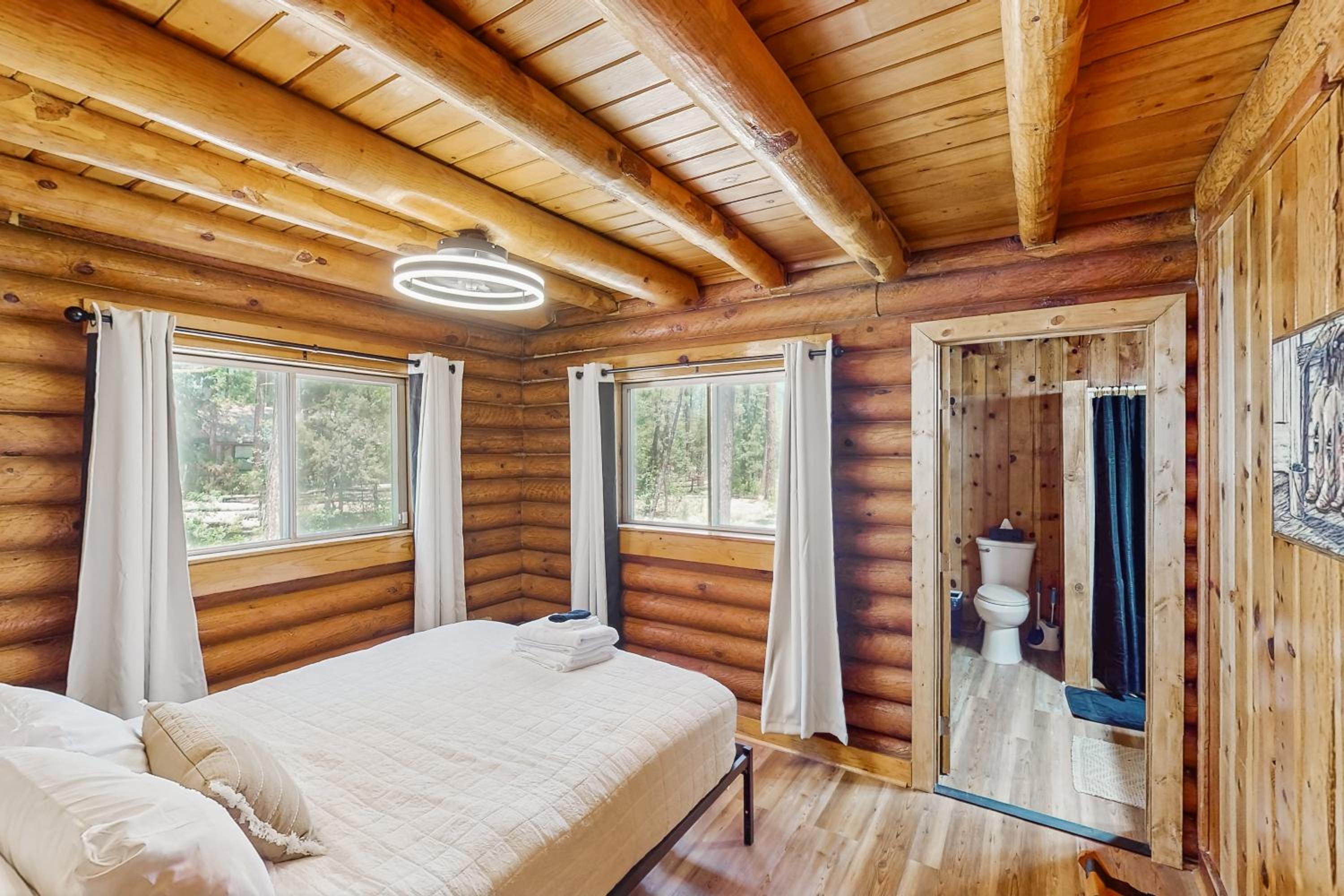 3BR Cabin with Loft, Wood Stove, AC and Fire Pit
