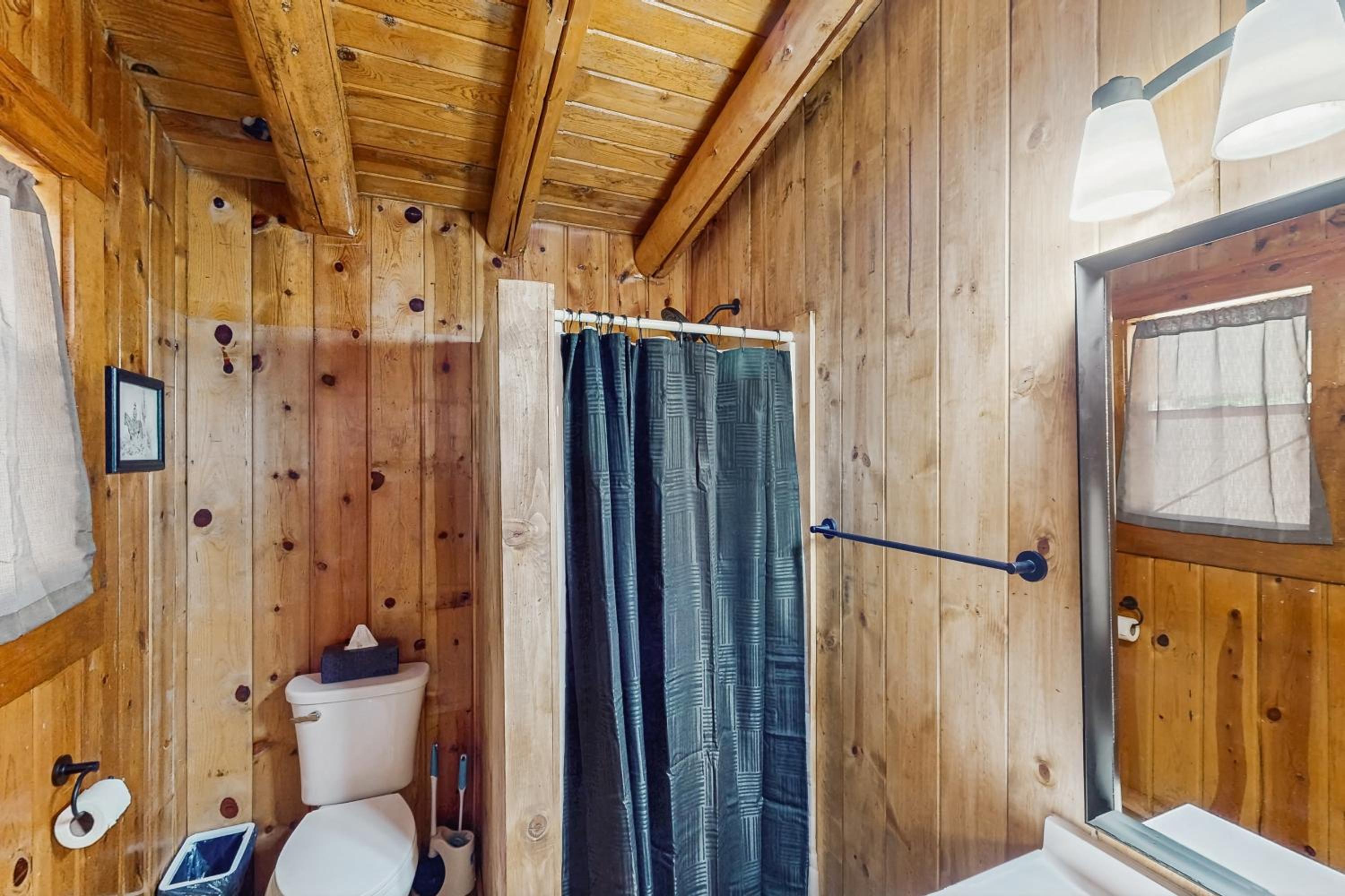 3BR Cabin with Loft, Wood Stove, AC and Fire Pit