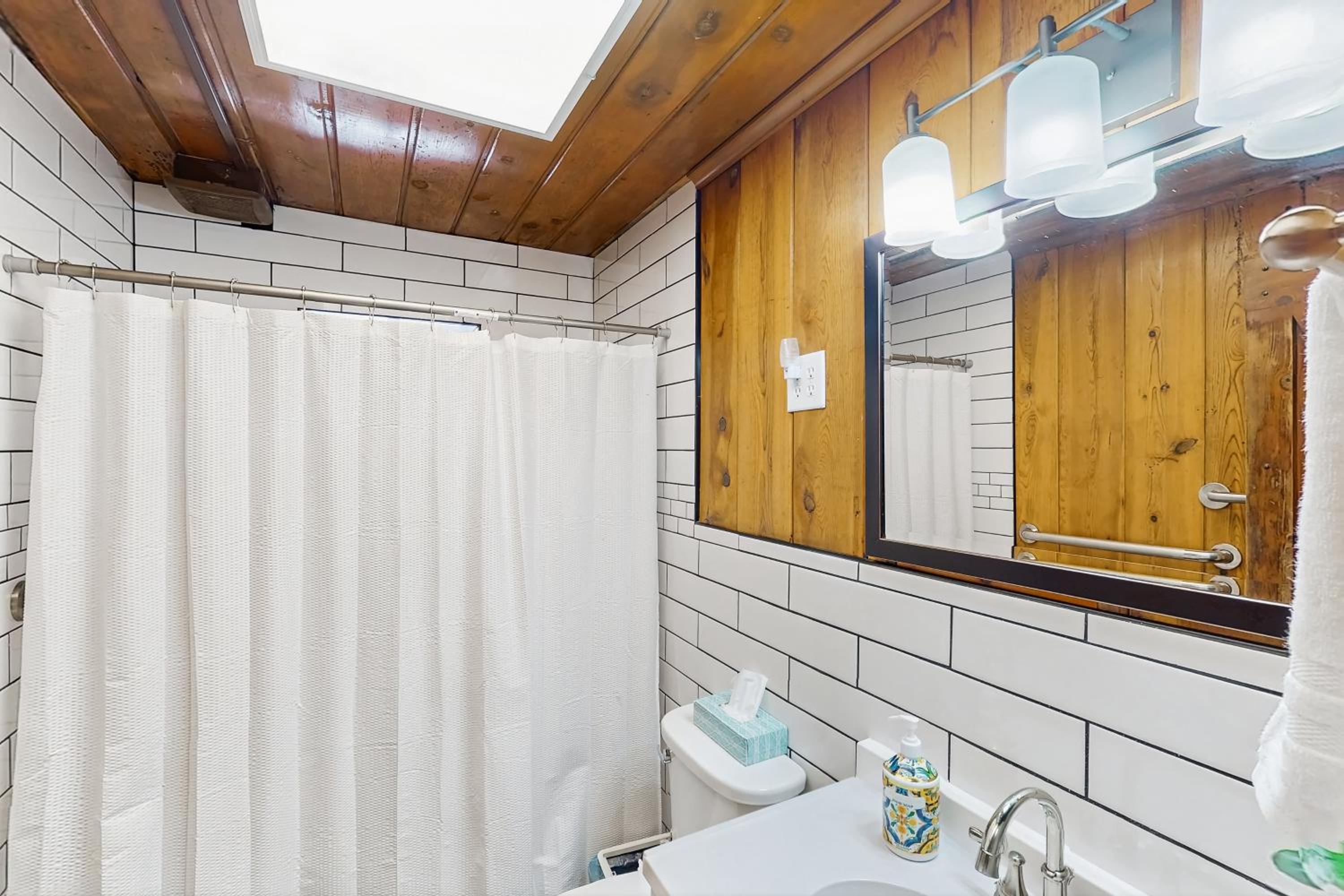 3BR Cabin with Loft, Wood Stove, AC and Fire Pit