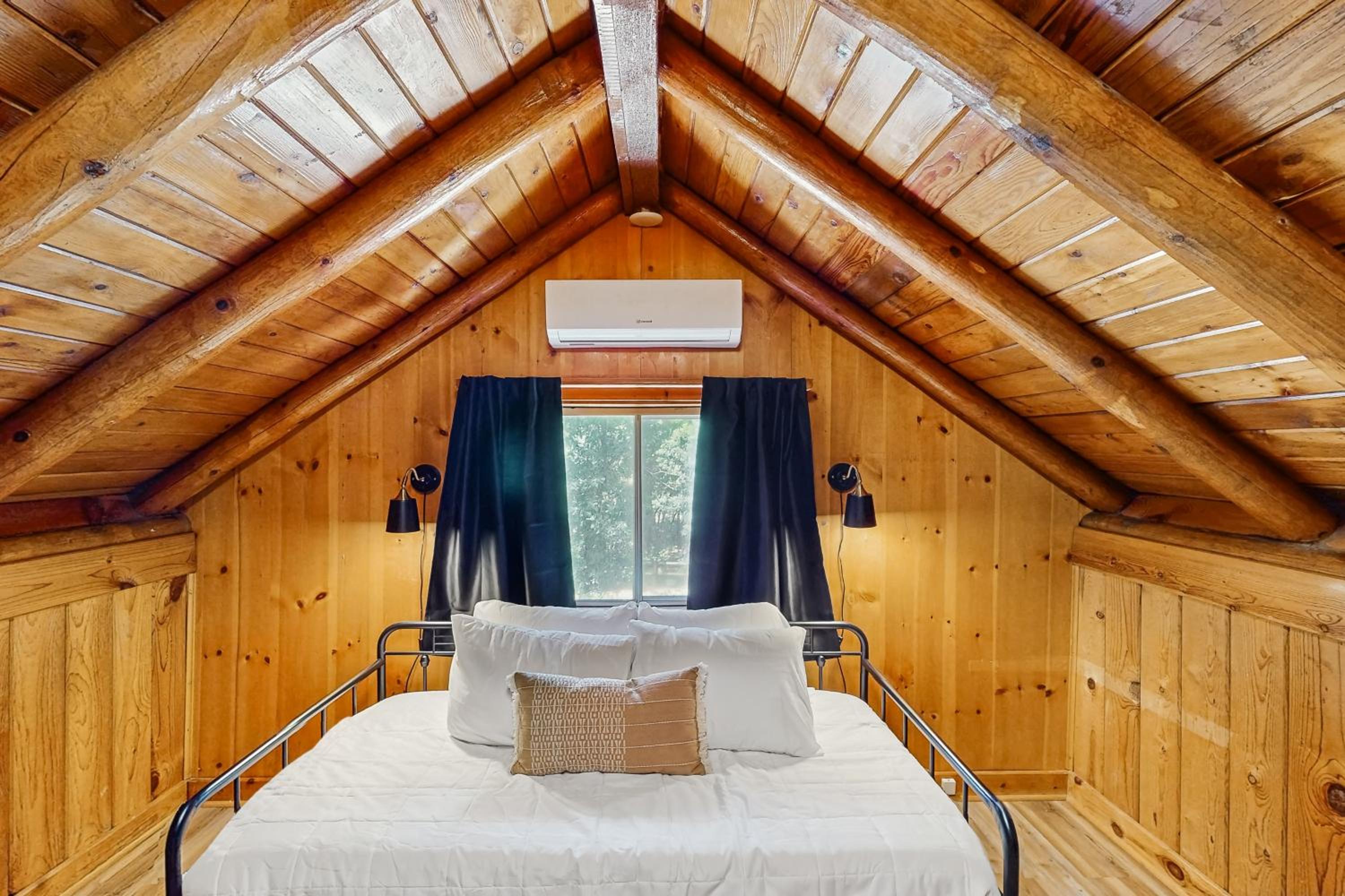 3BR Cabin with Loft, Wood Stove, AC and Fire Pit