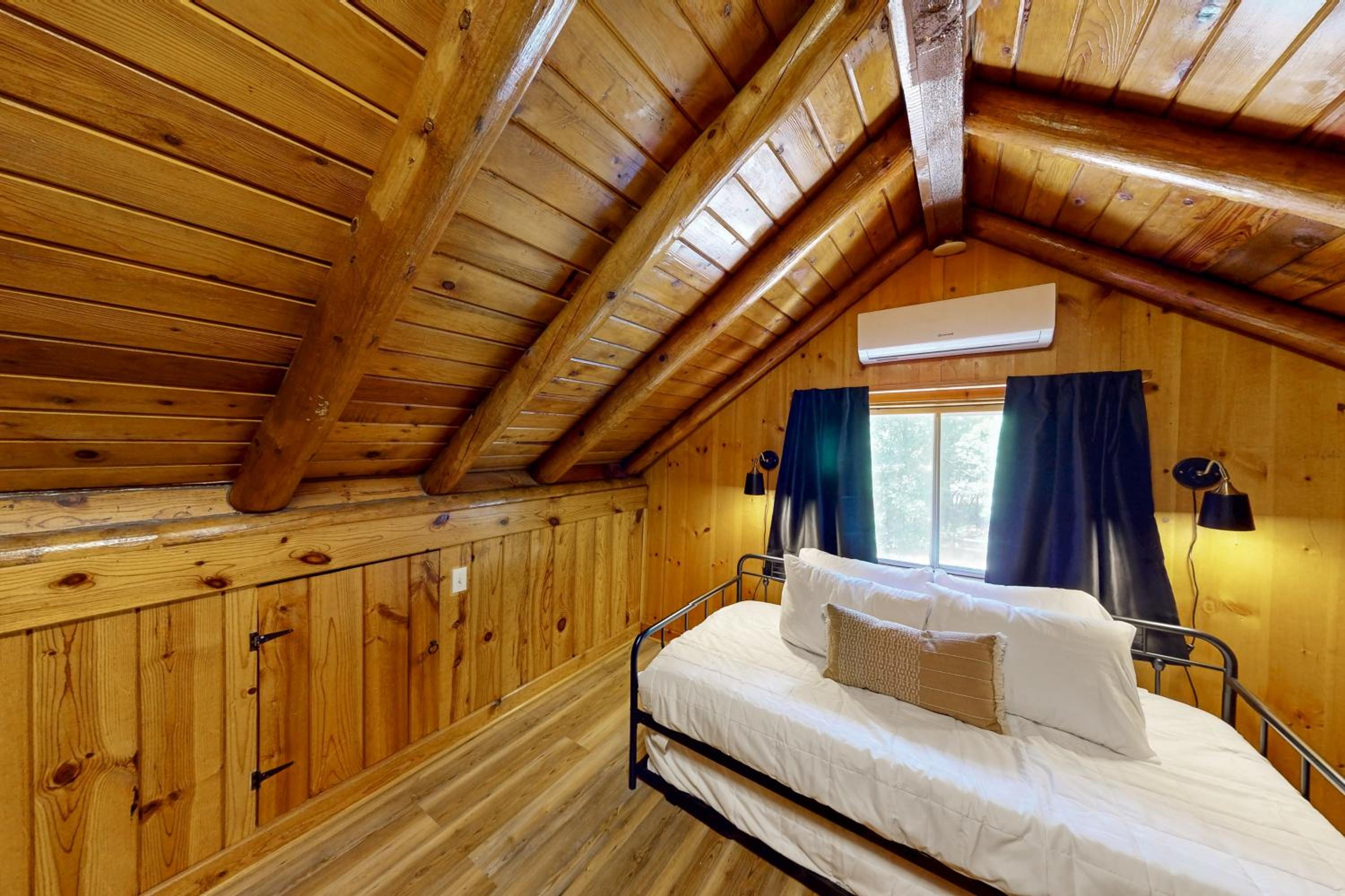 3BR Cabin with Loft, Wood Stove, AC and Fire Pit