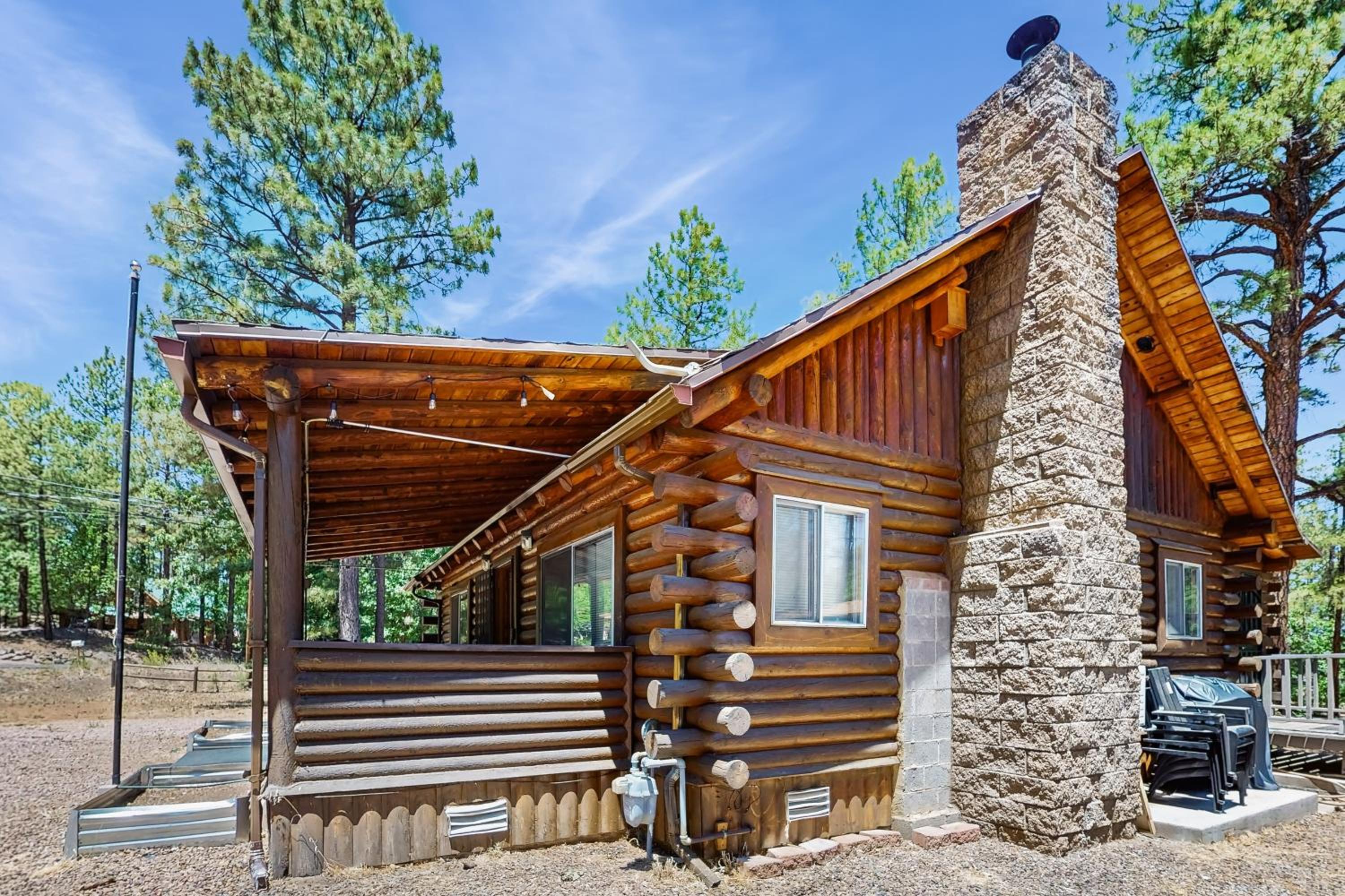 3BR Cabin with Loft, Wood Stove, AC and Fire Pit