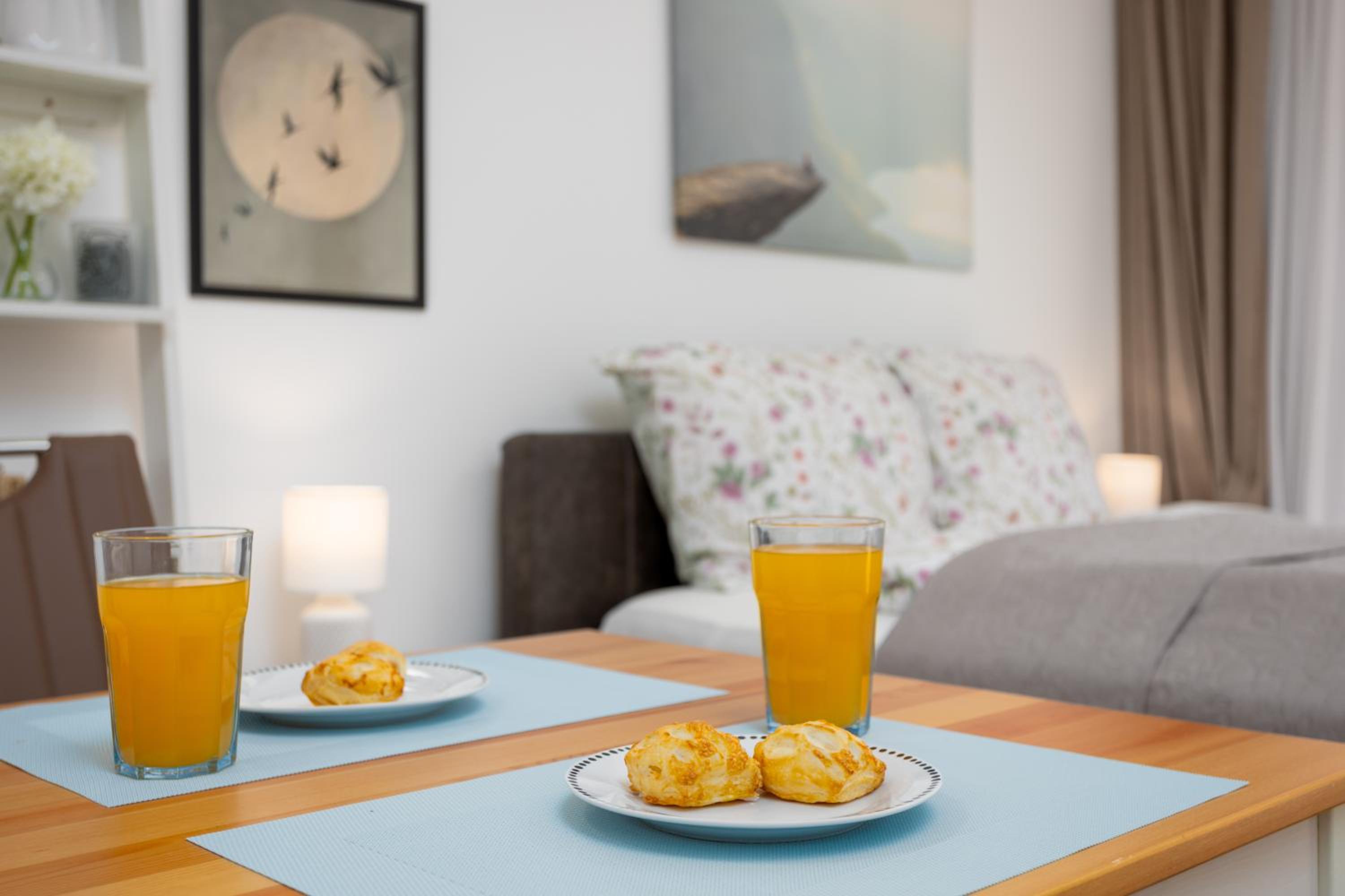 Vivid Studio with Balcony with FREE Private Parking